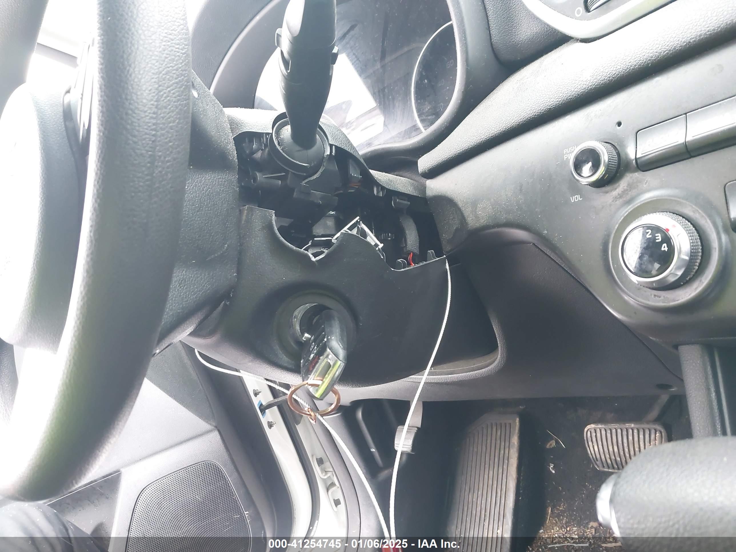 KIA SPORTAGE image 6