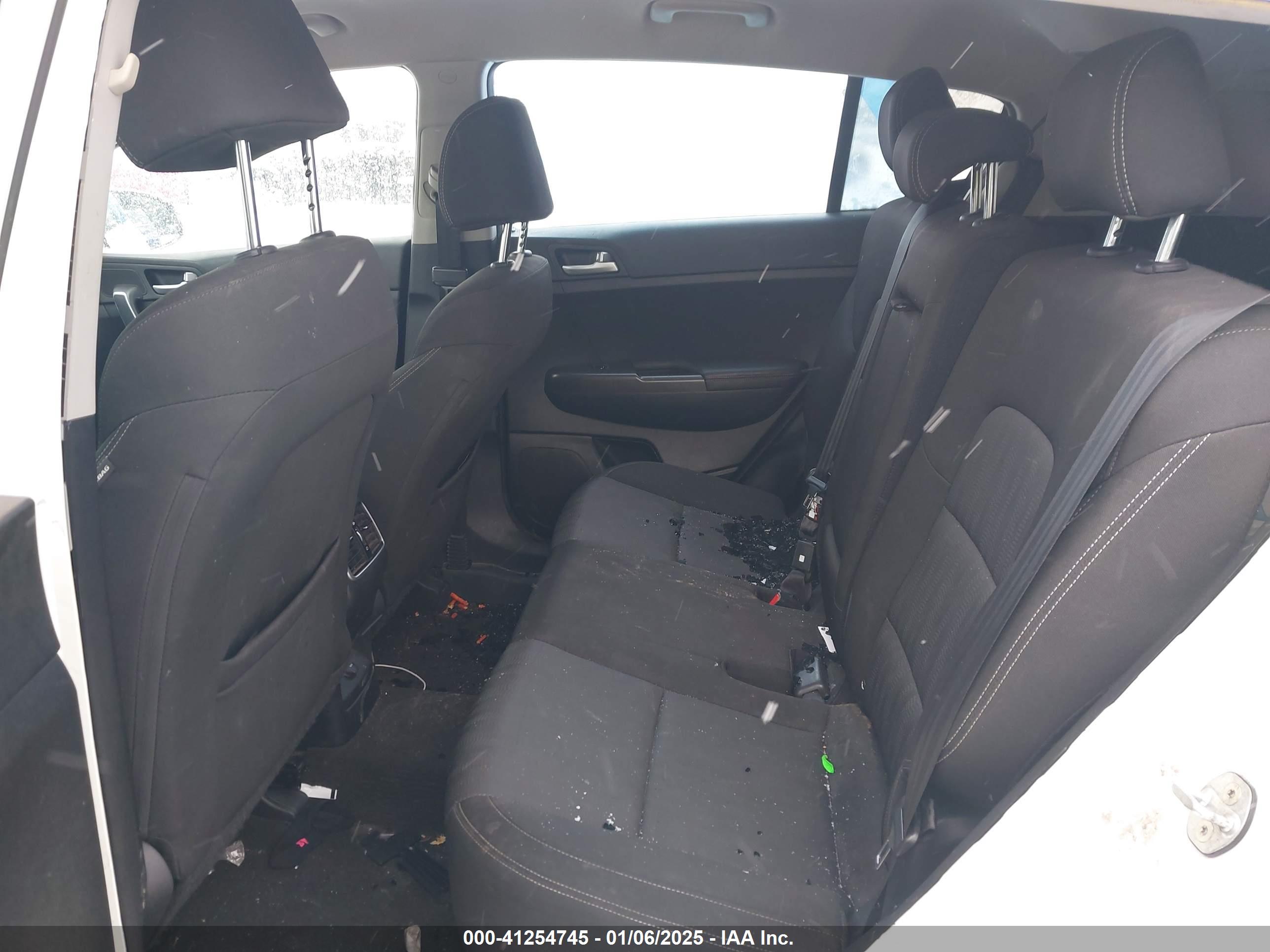 KIA SPORTAGE image 8