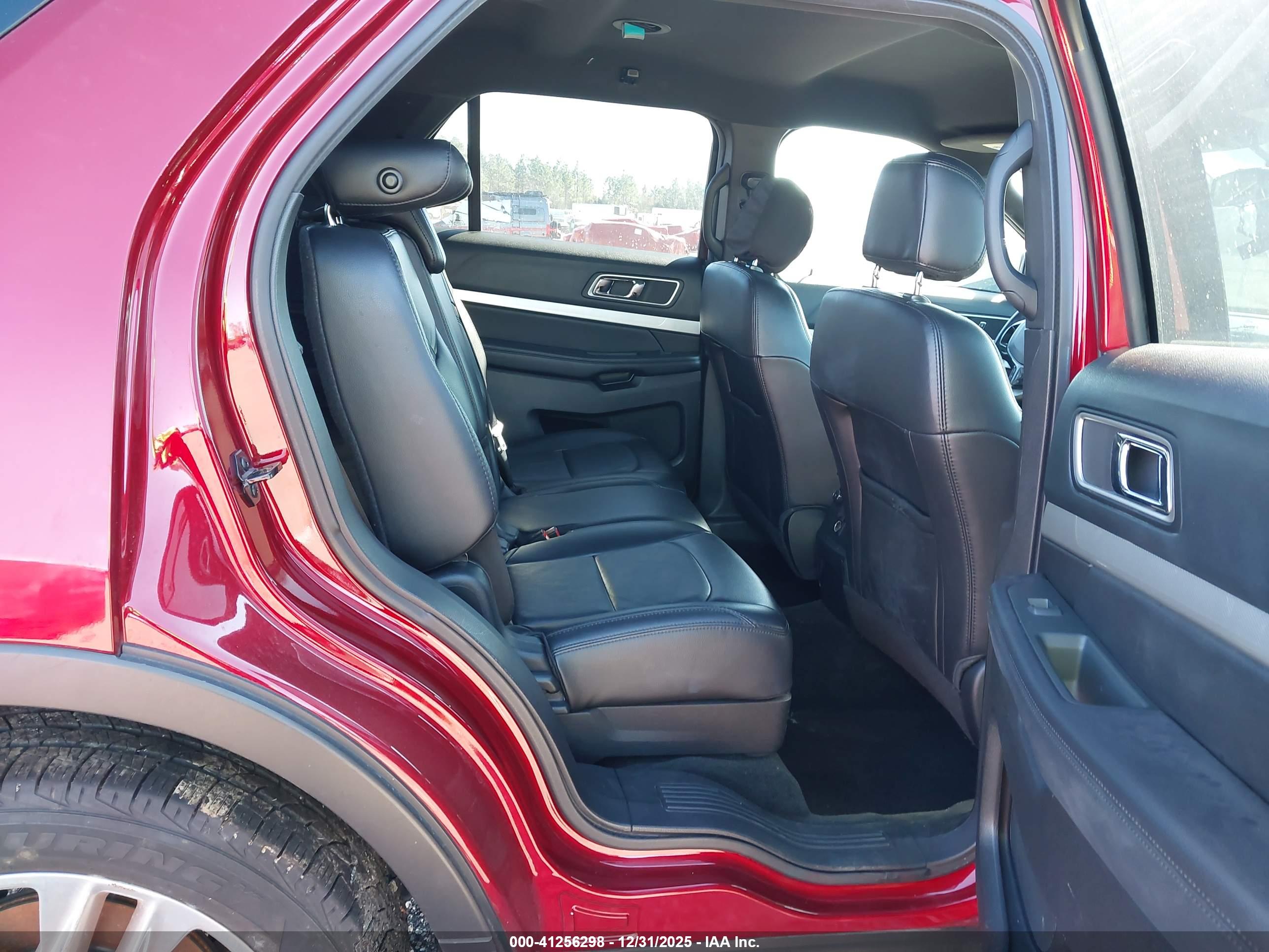 FORD EXPLORER image 8
