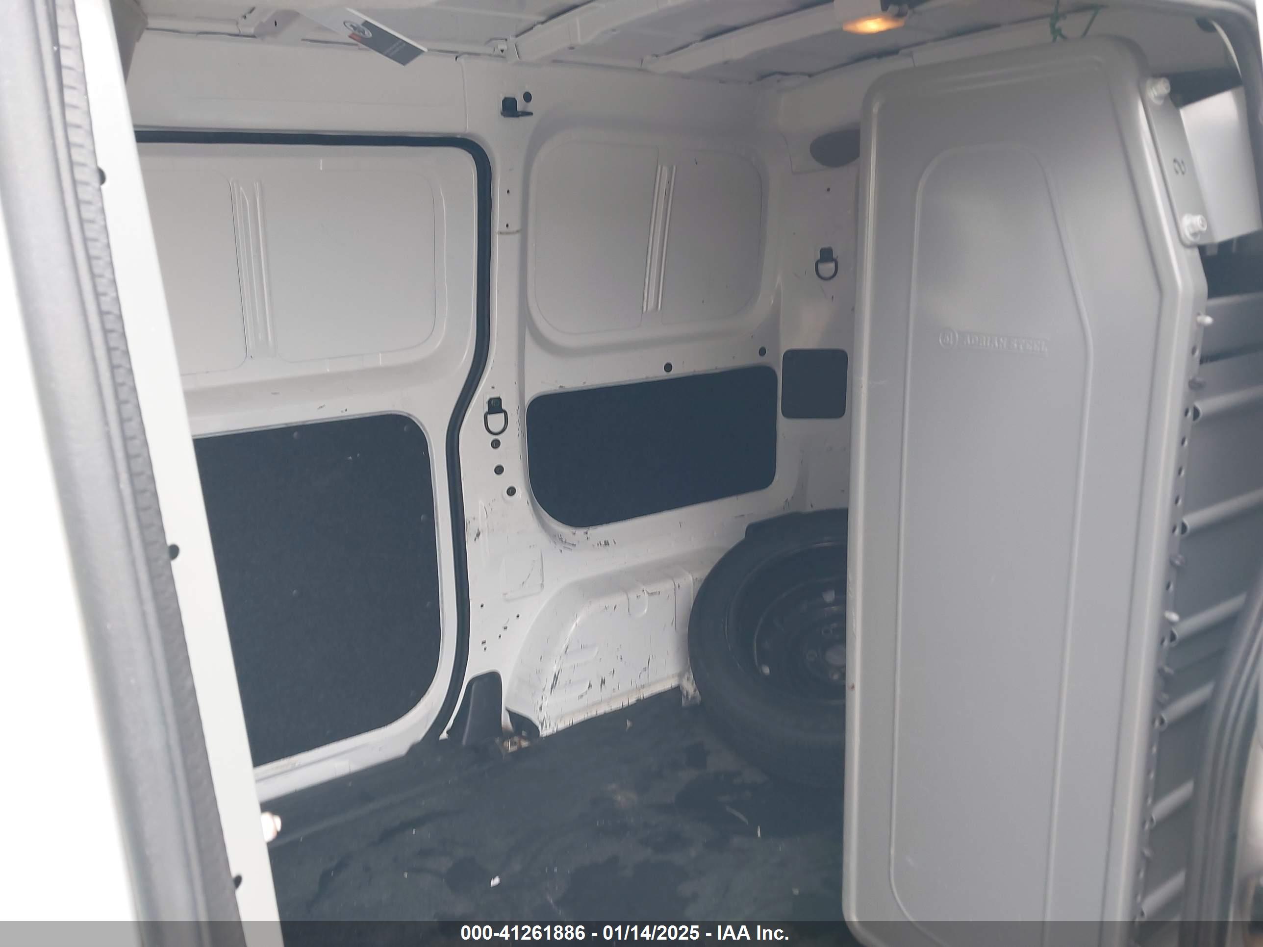 NISSAN NV200 image 8