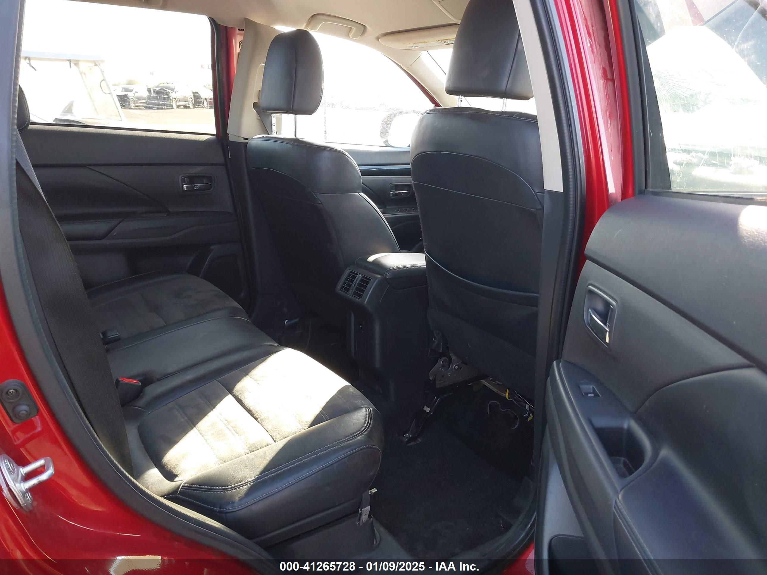 MITSUBISHI OUTLANDER image 8