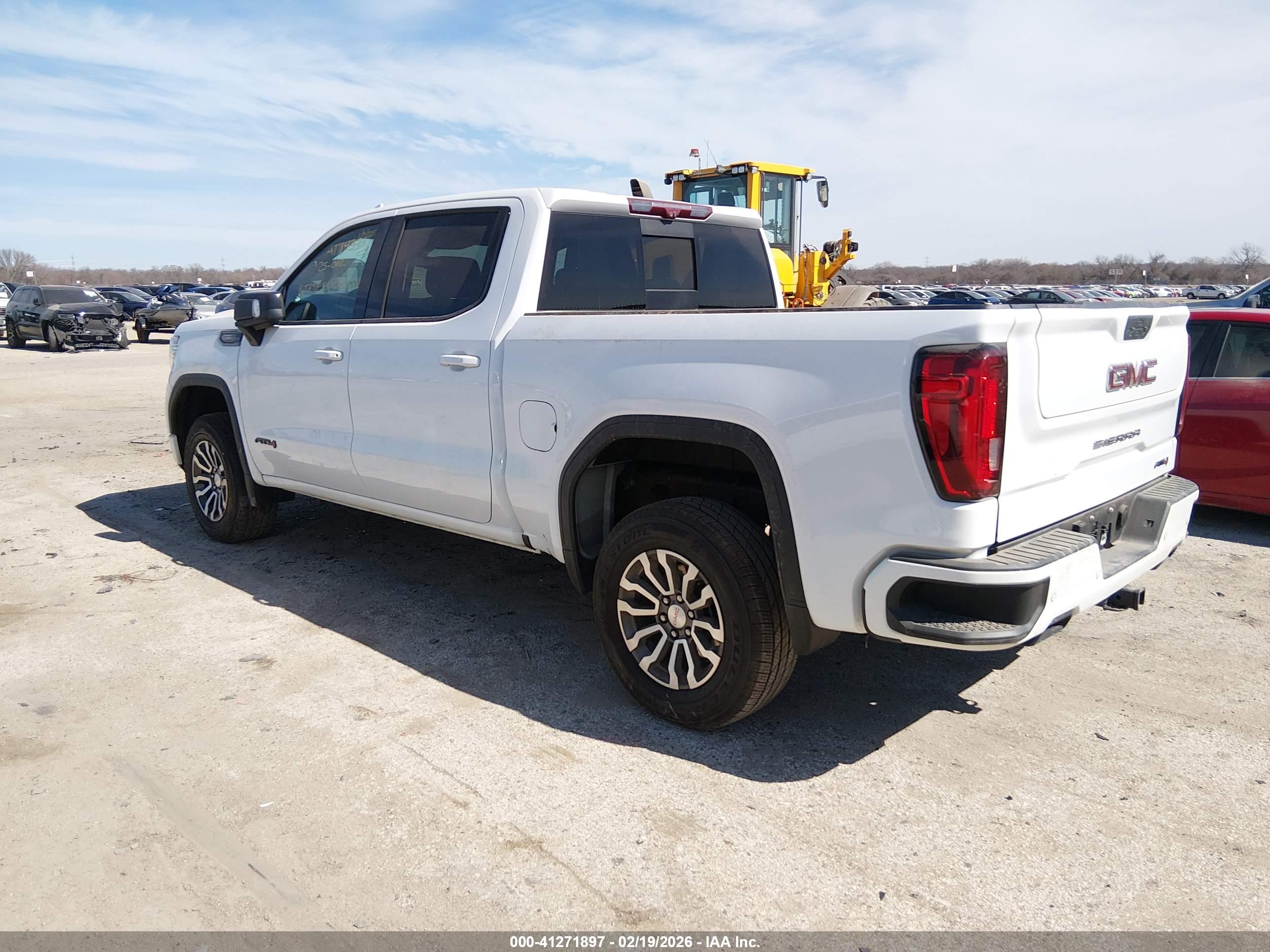 GMC SIERRA image 3