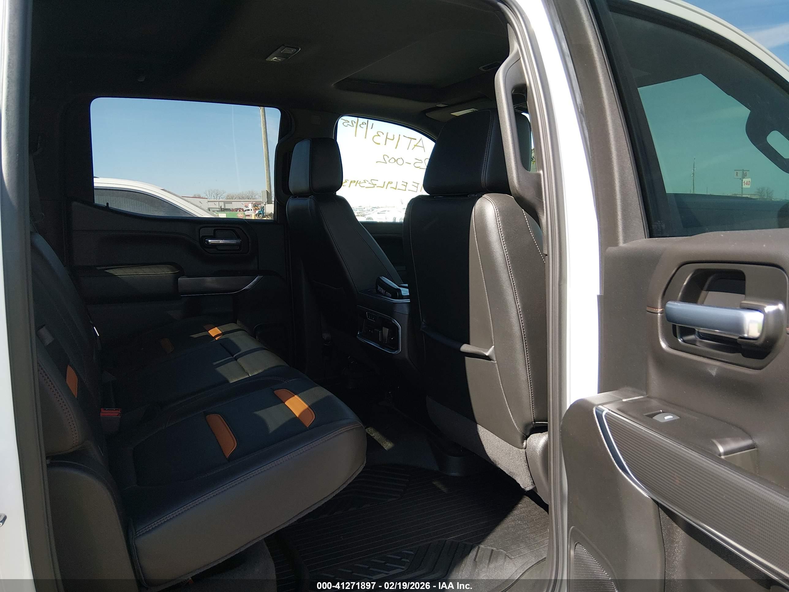 GMC SIERRA image 8