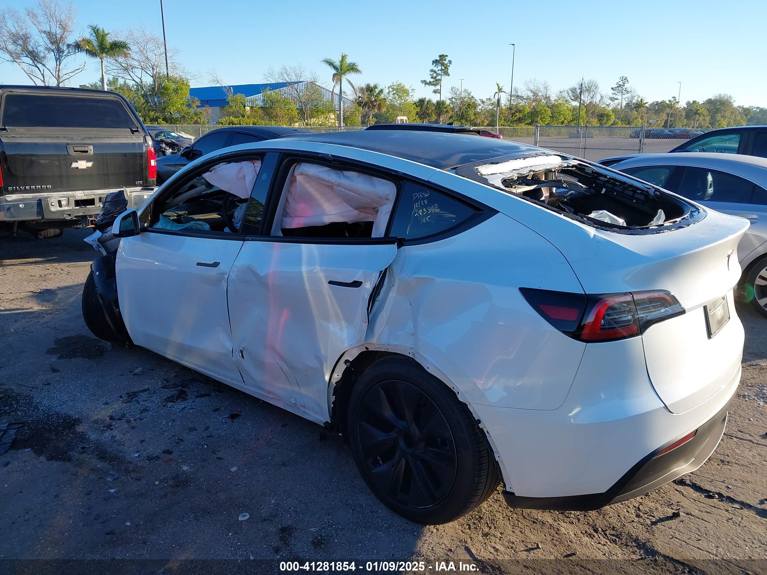 TESLA MODEL image 3