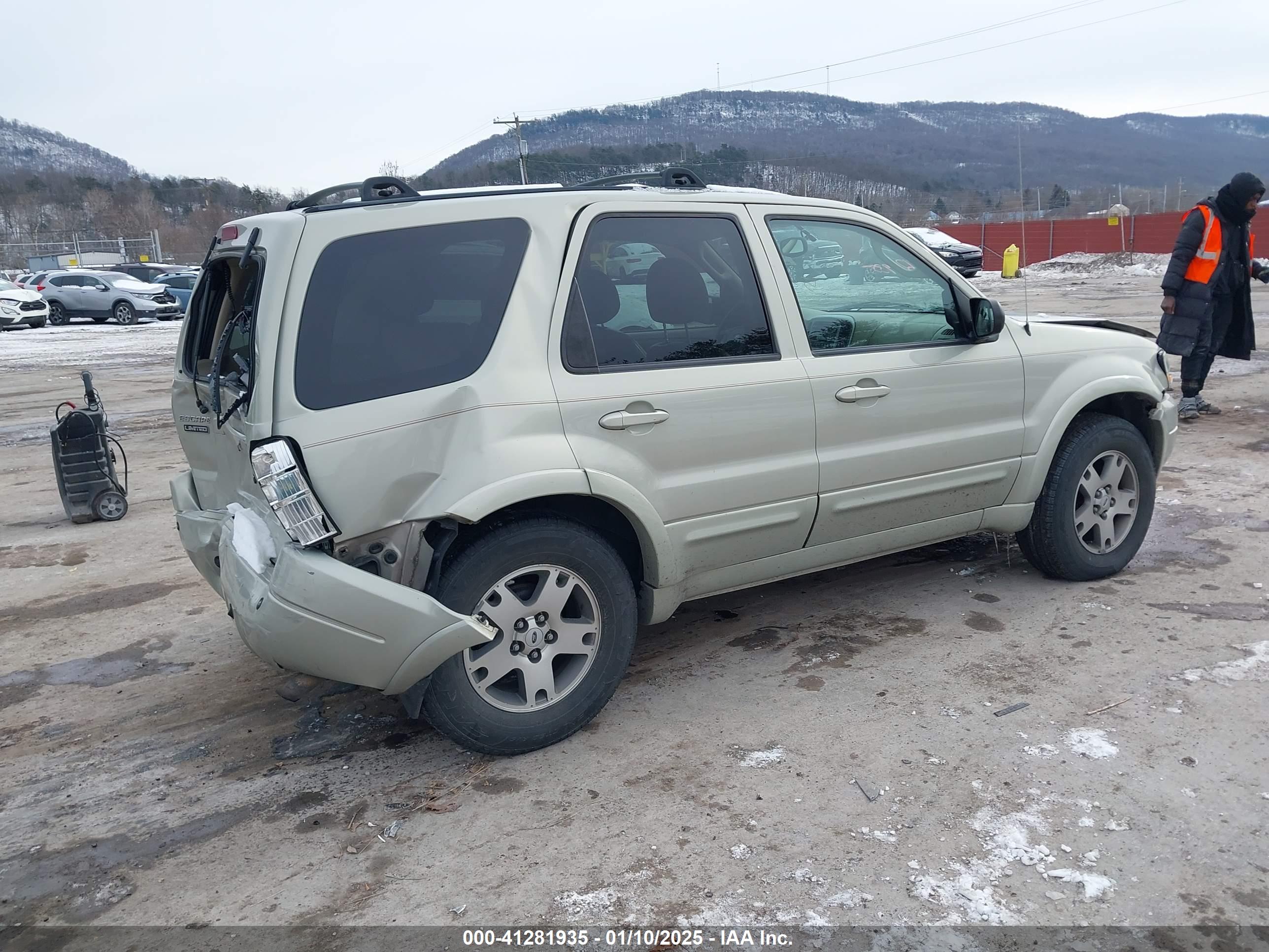 FORD ESCAPE image 4