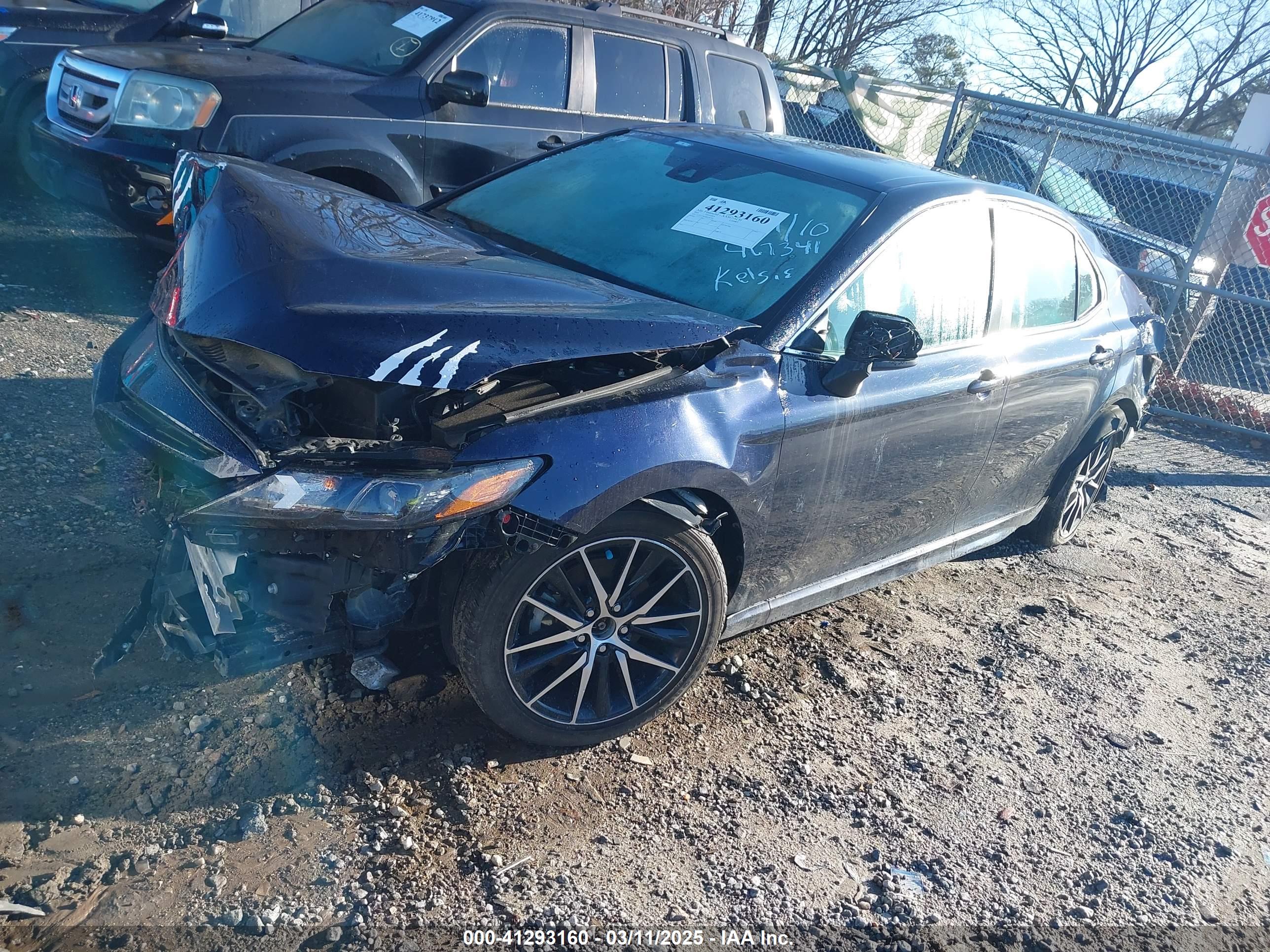 TOYOTA CAMRY image 2