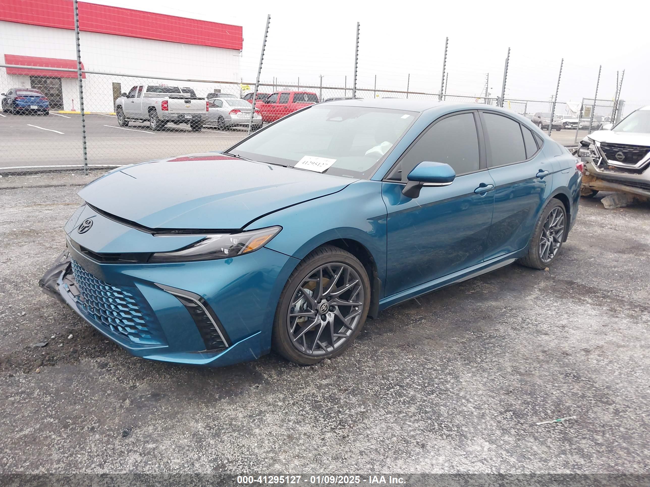TOYOTA CAMRY image 2