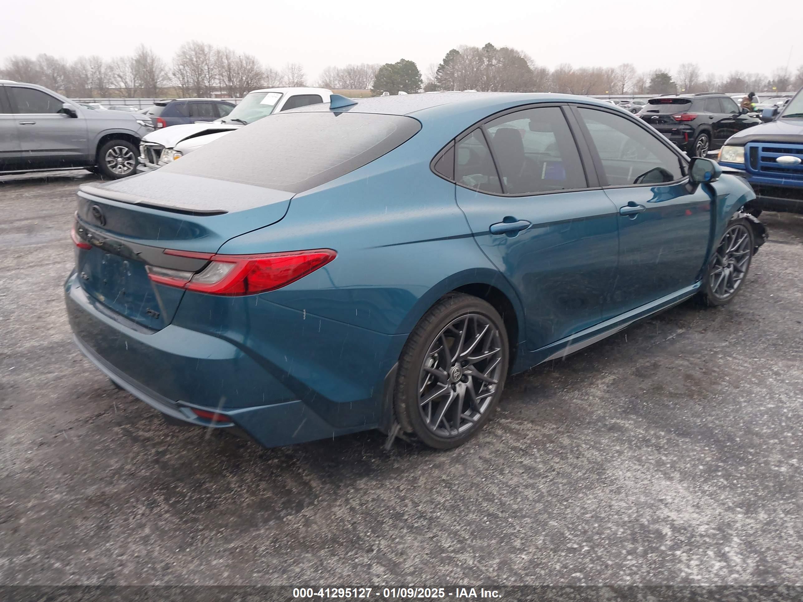 TOYOTA CAMRY image 4