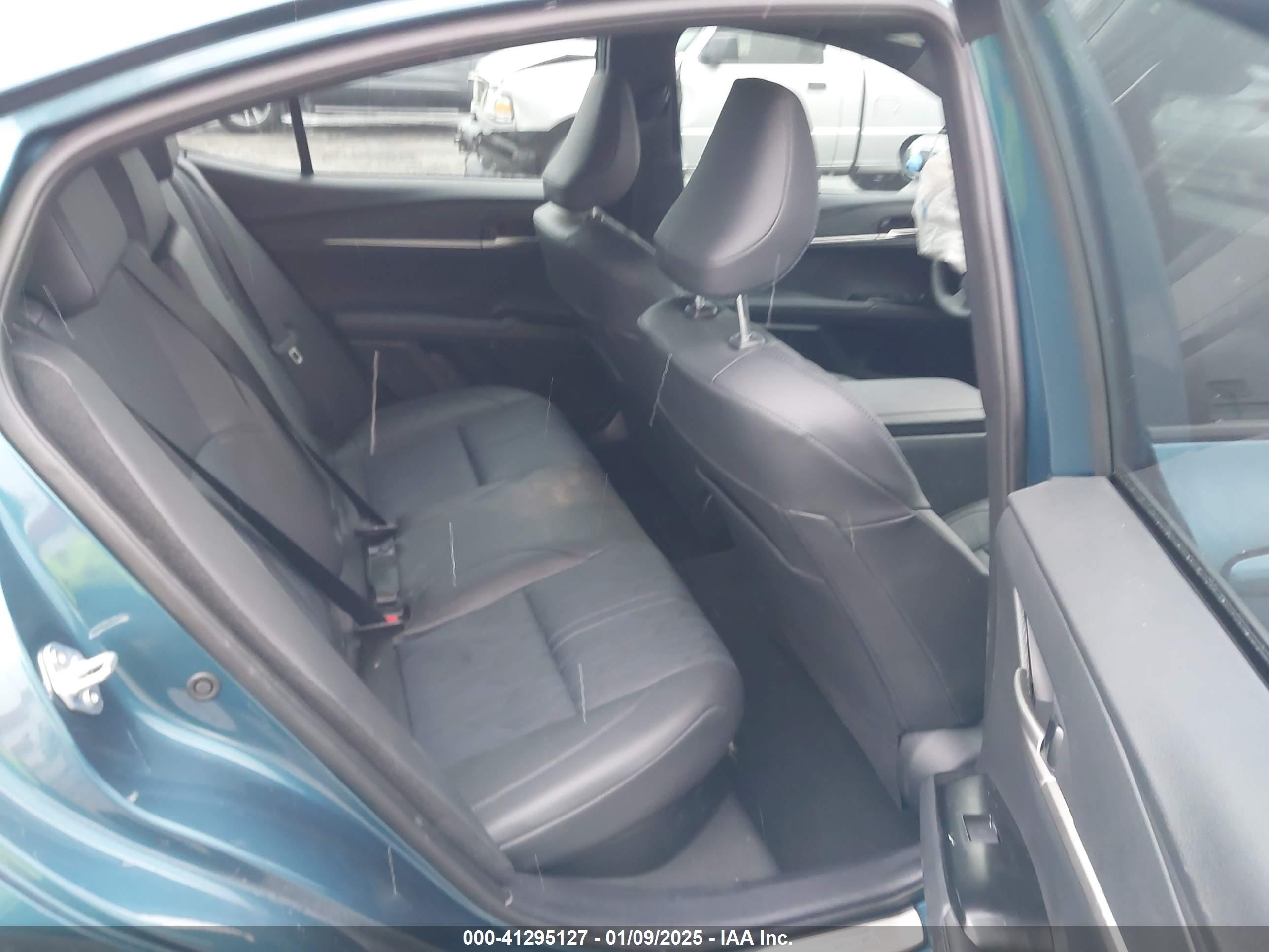 TOYOTA CAMRY image 8