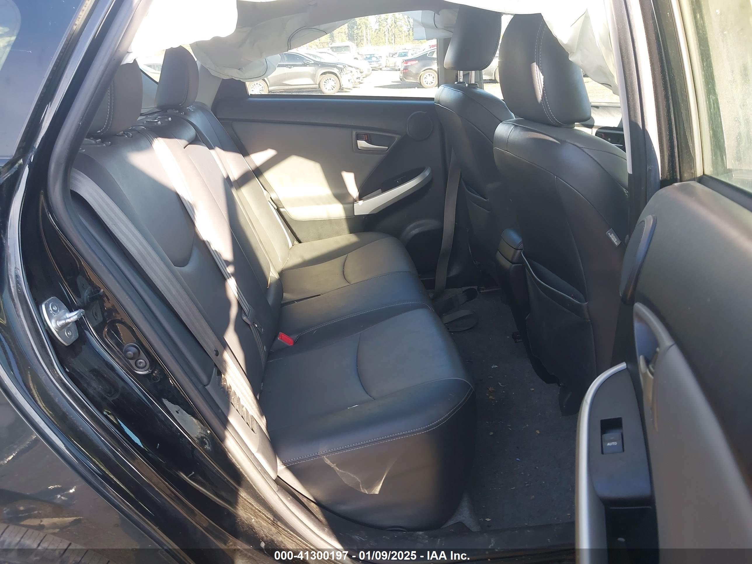 TOYOTA PRIUS image 8