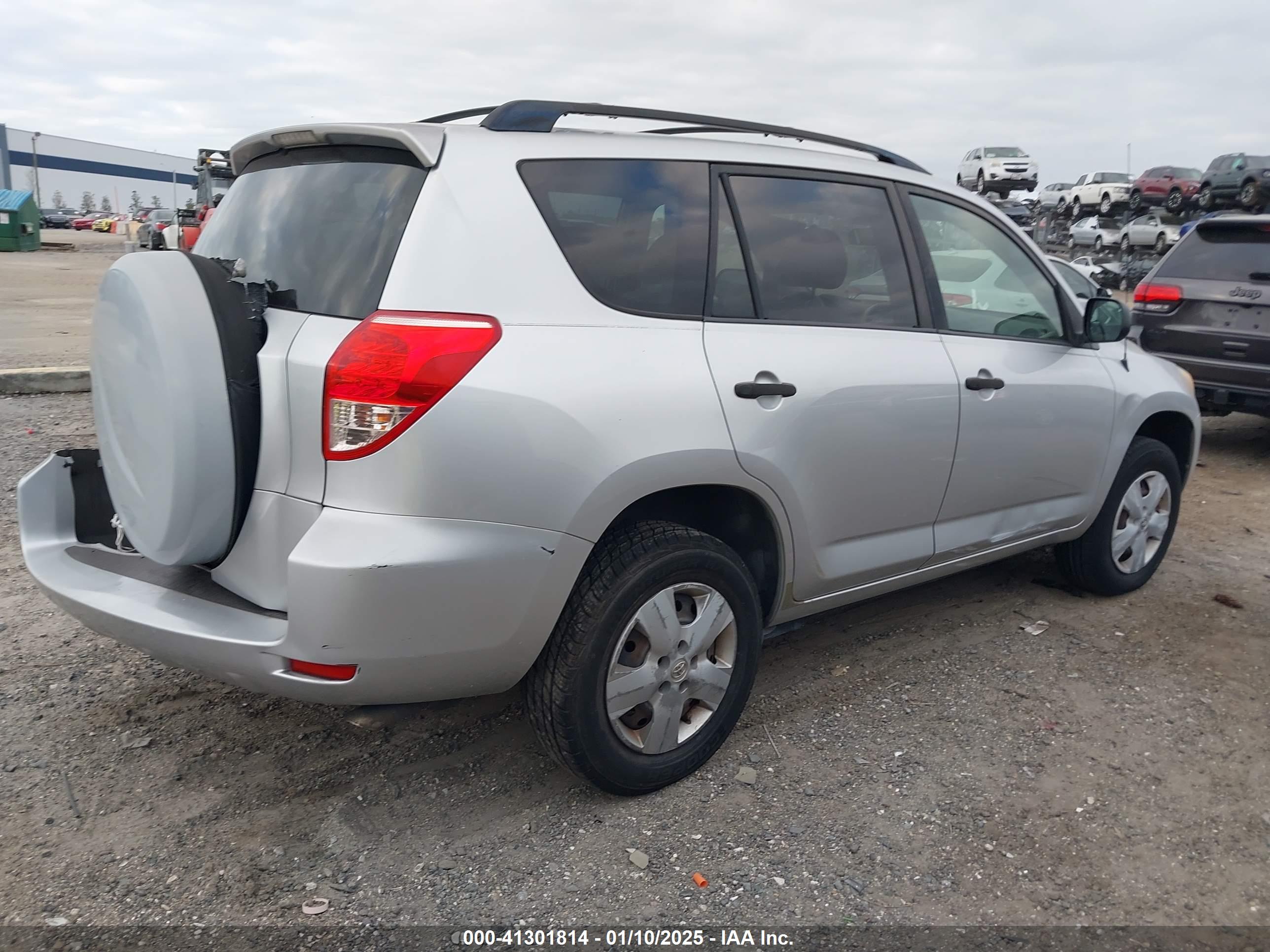 TOYOTA RAV4 image 4