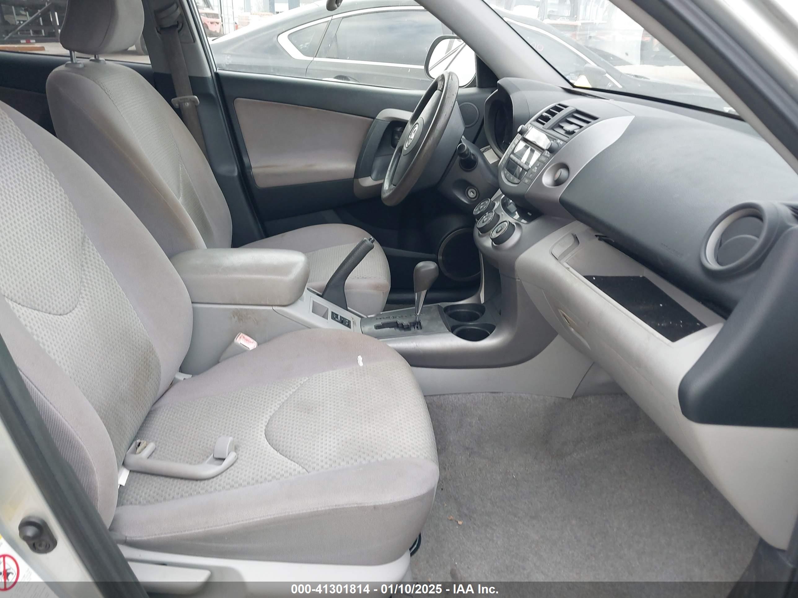 TOYOTA RAV4 image 5