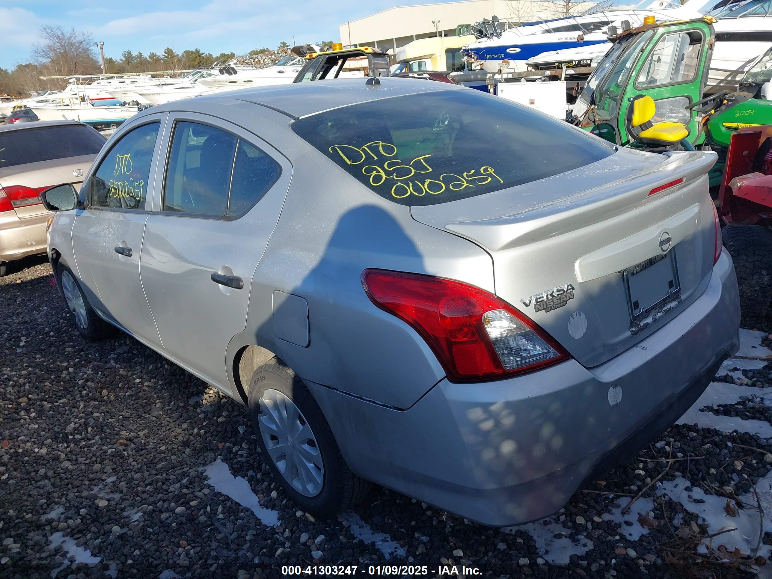NISSAN VERSA image 3