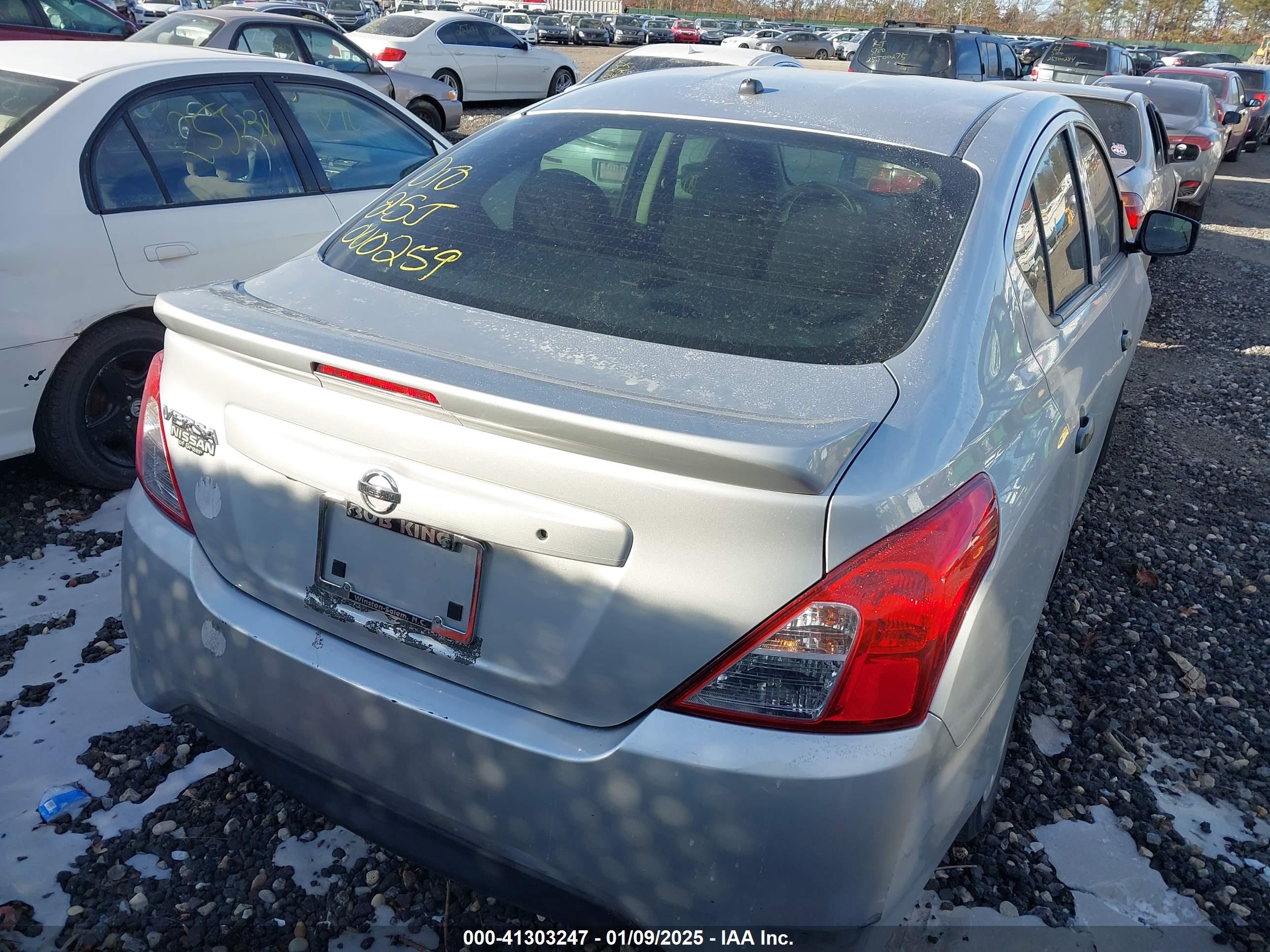 NISSAN VERSA image 4