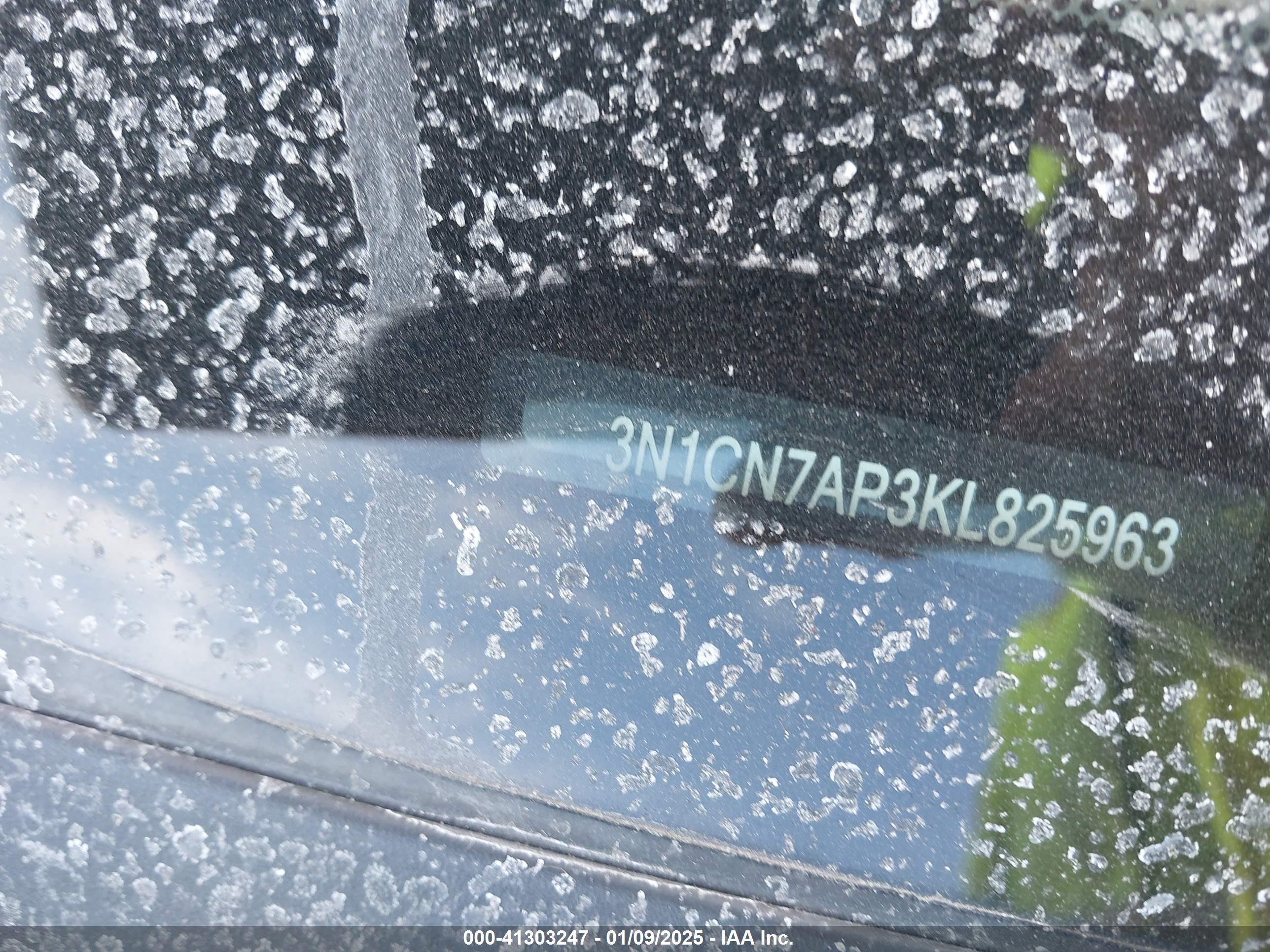 NISSAN VERSA image 9