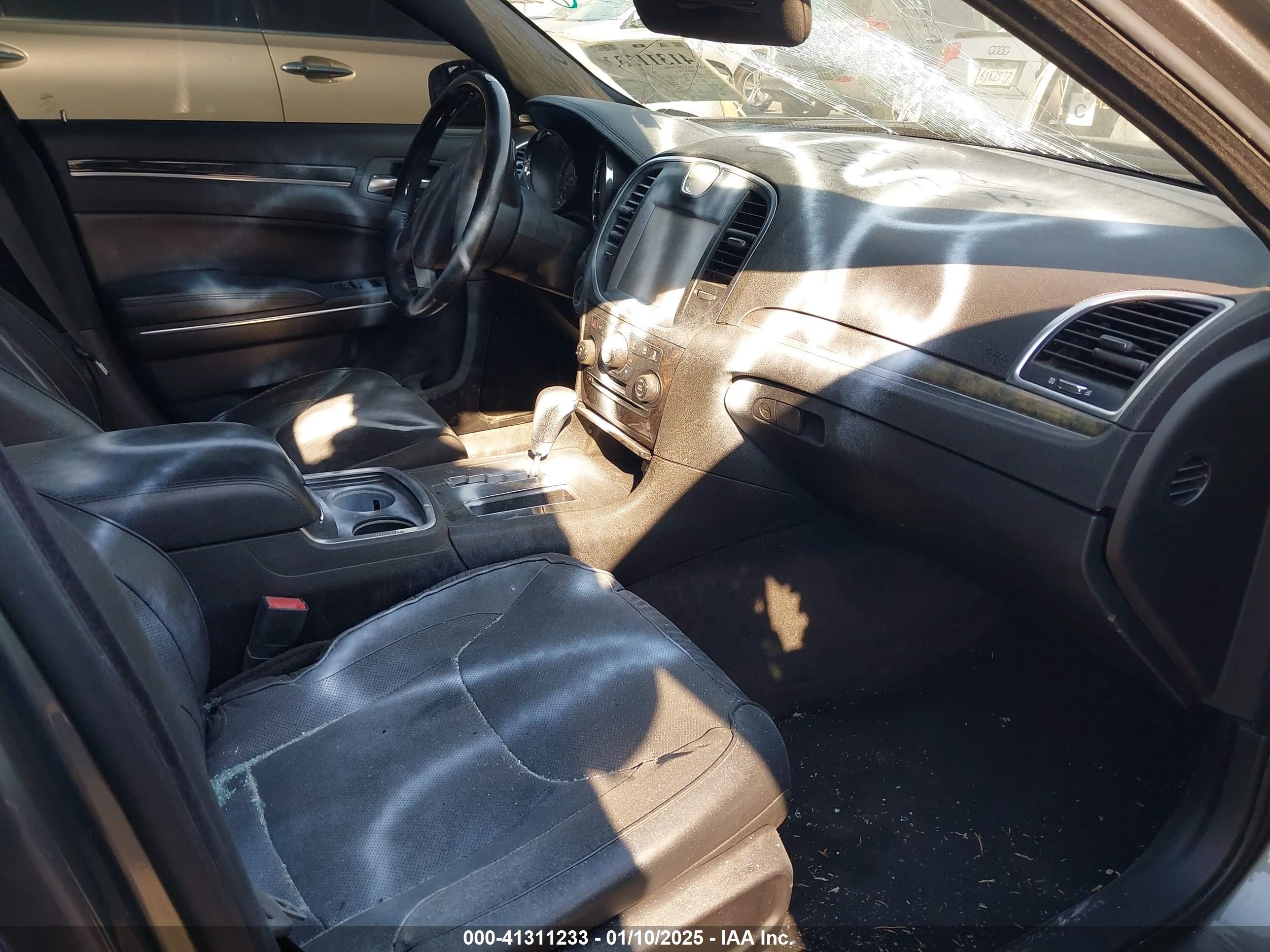 CHRYSLER 300 image 5