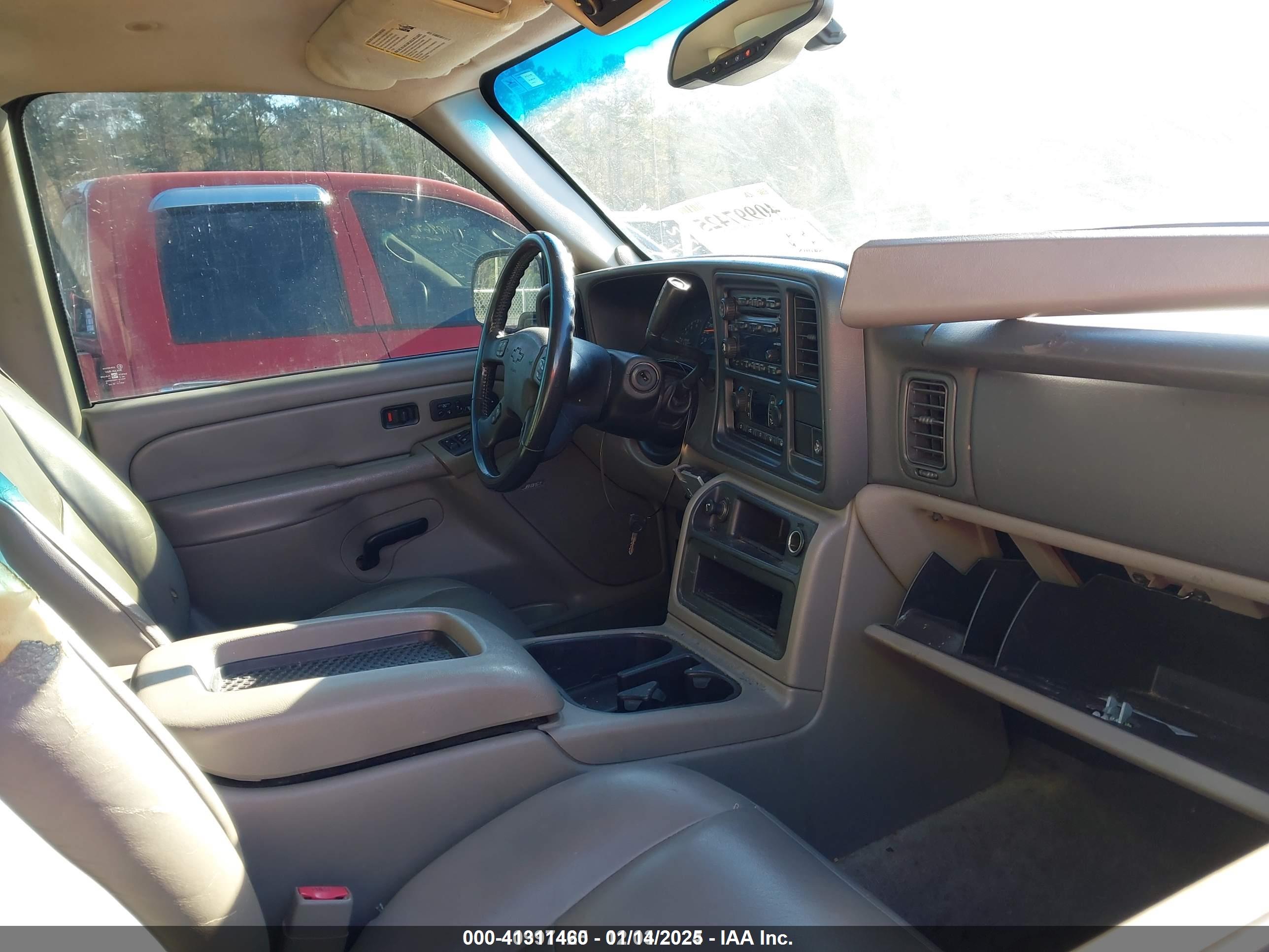 CHEVROLET SUBURBAN image 5