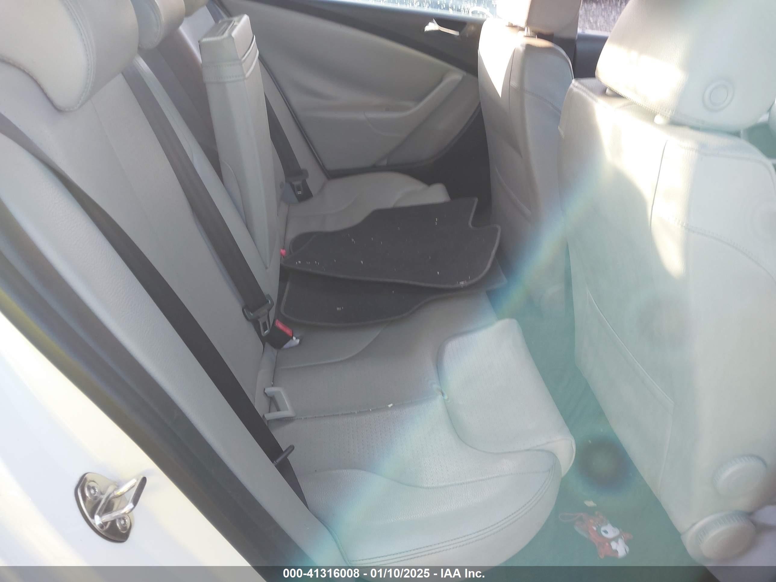VOLKSWAGEN PASSAT image 8