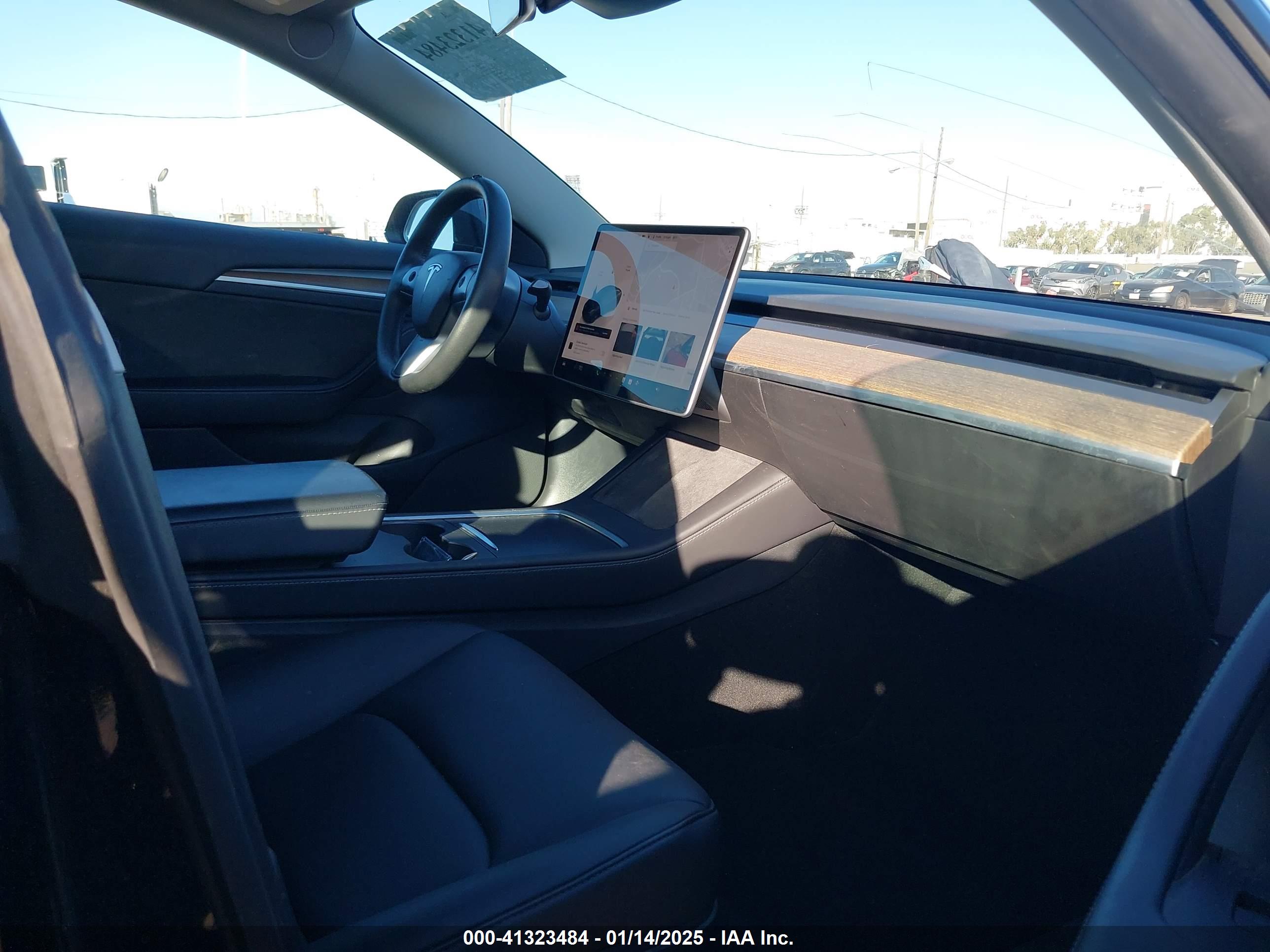 TESLA MODEL image 5