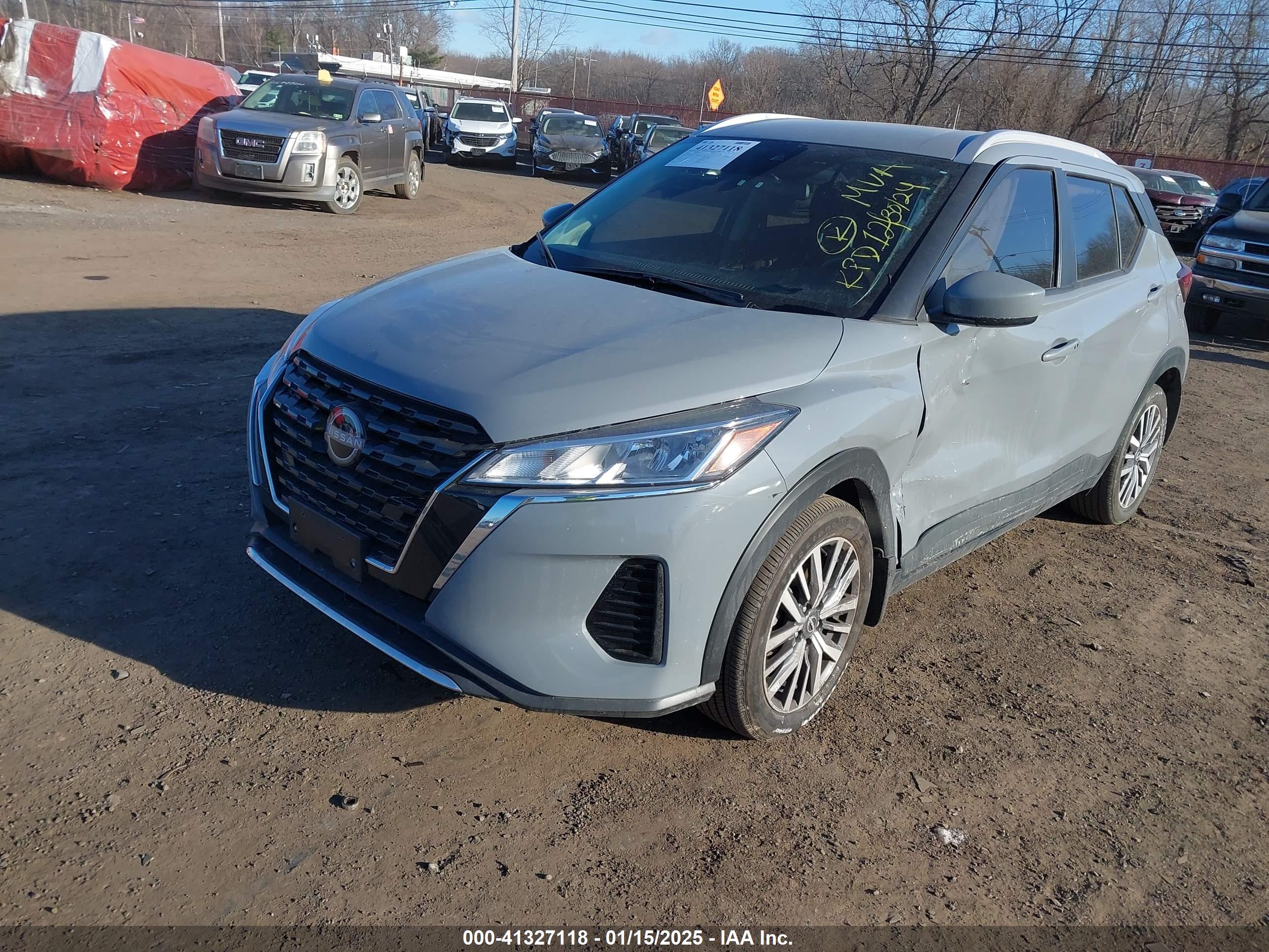 NISSAN KICKS image 2