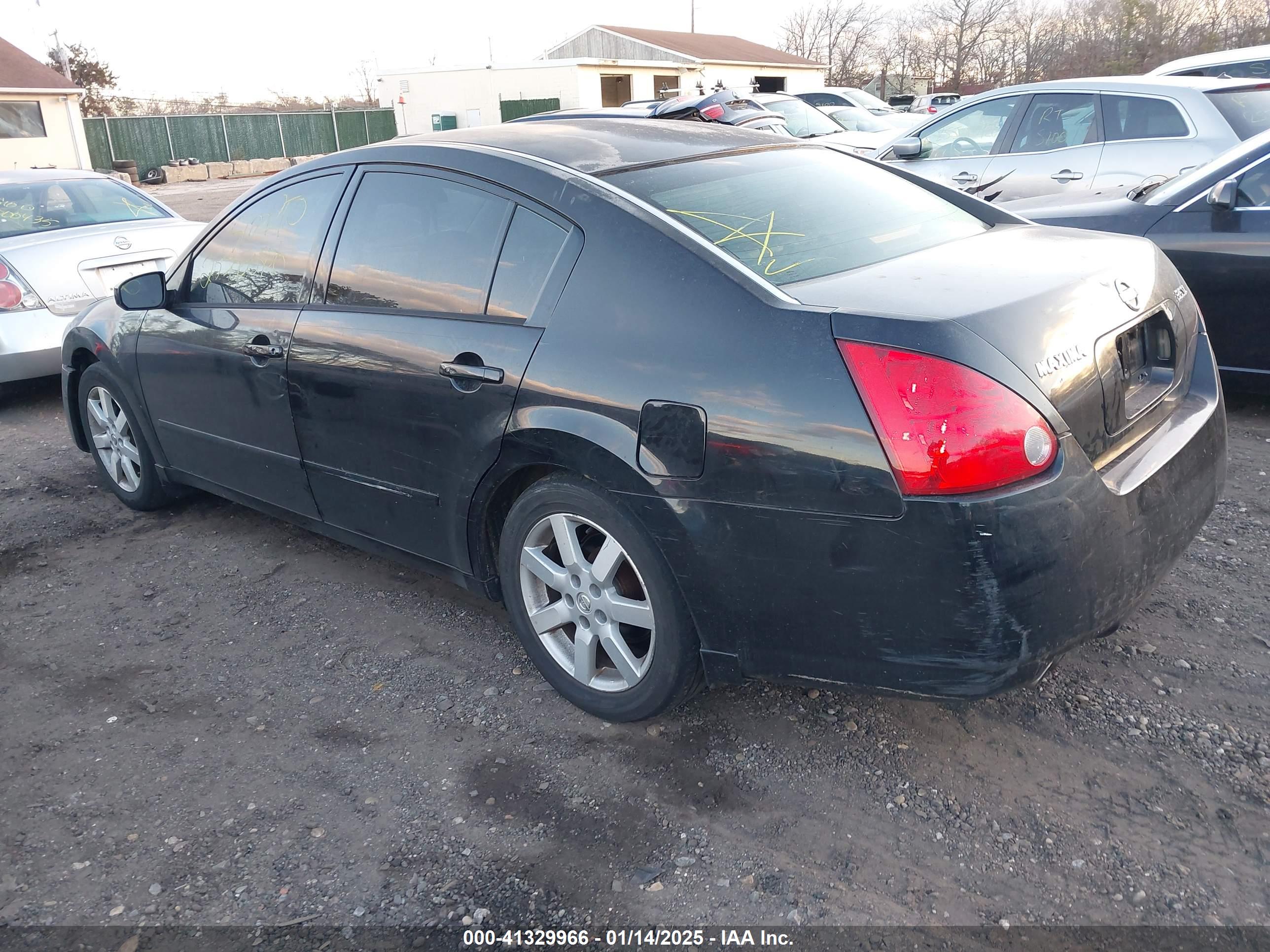 NISSAN MAXIMA image 3