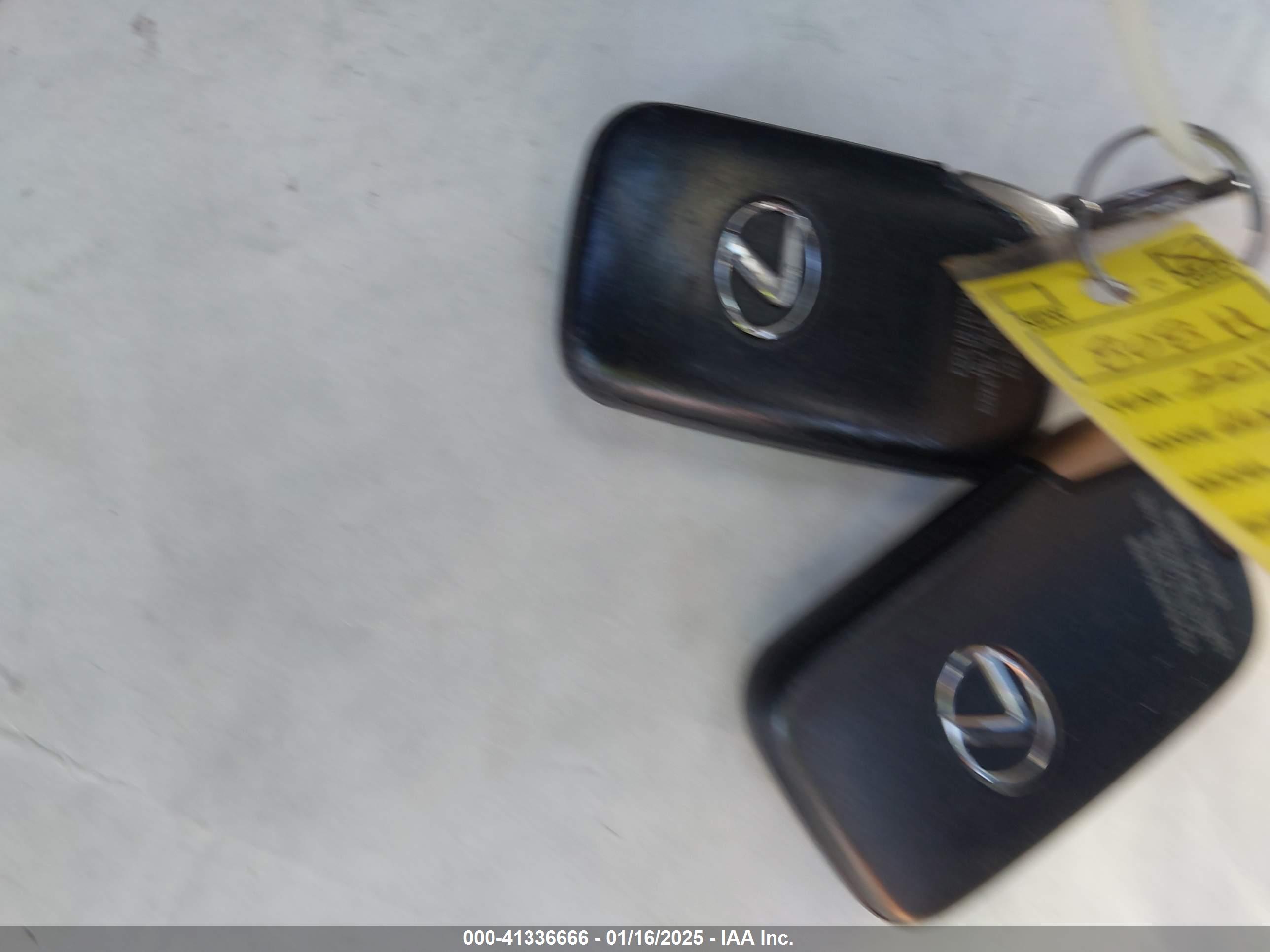 LEXUS IS image 11