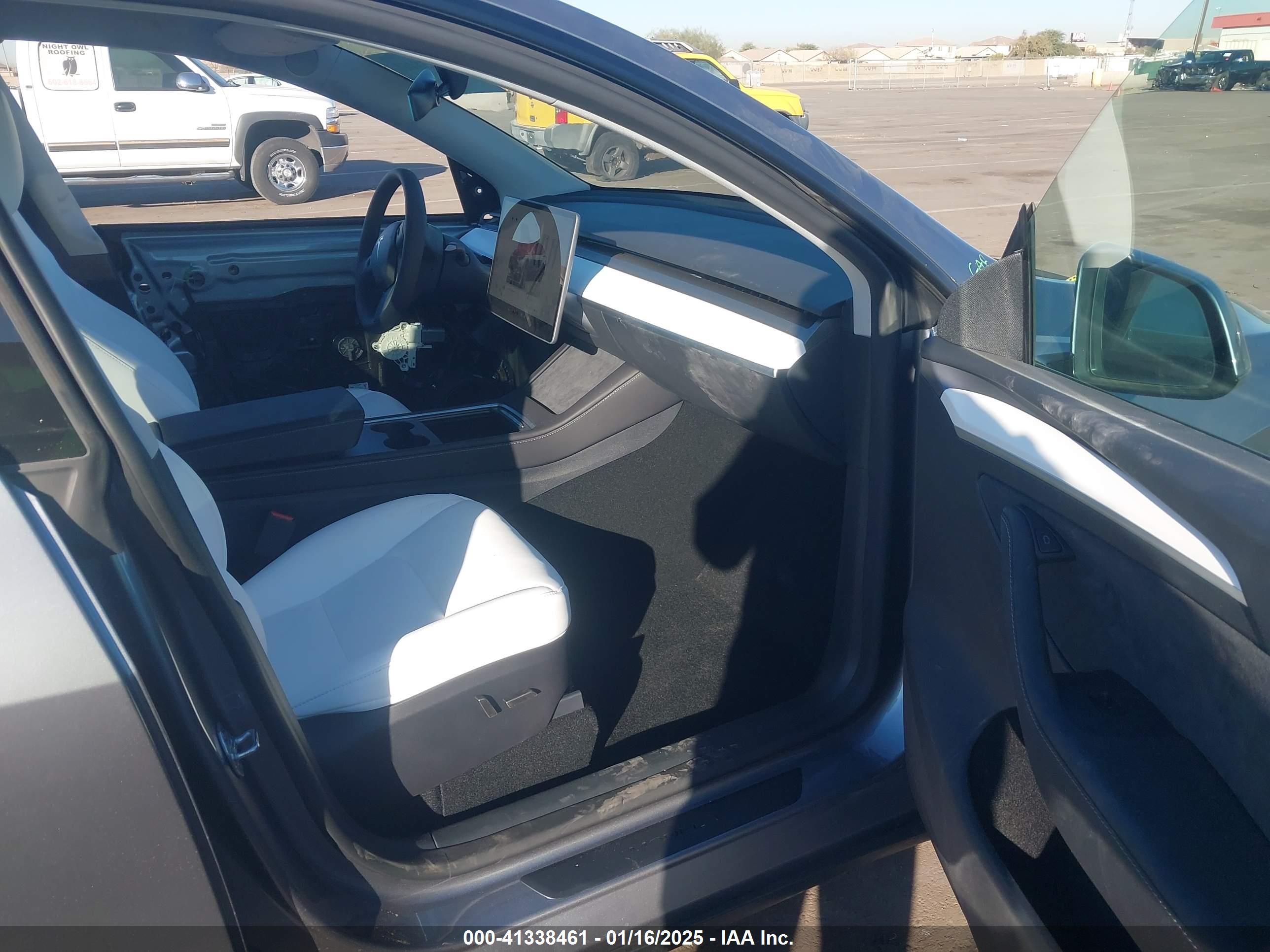 TESLA MODEL image 5