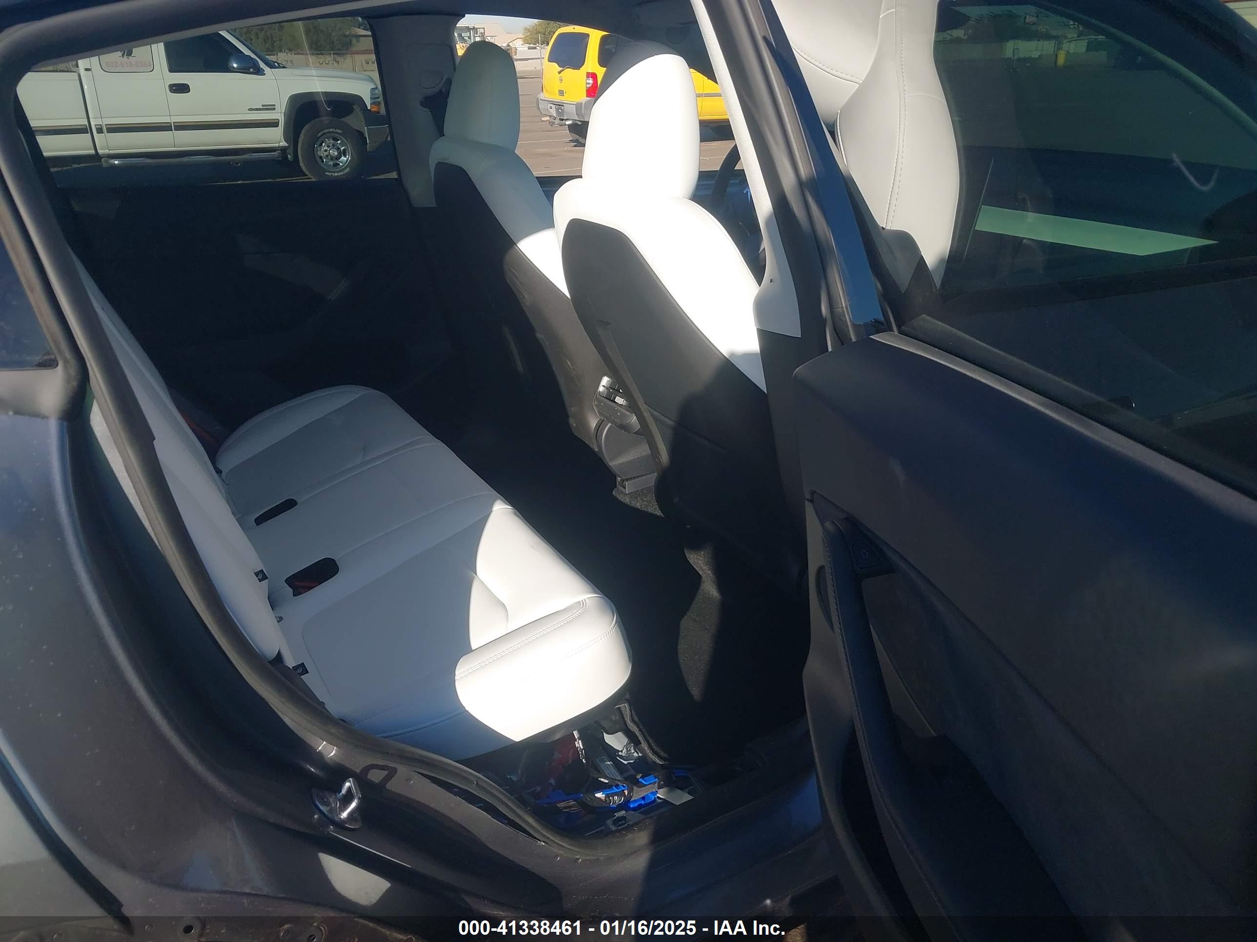 TESLA MODEL image 8
