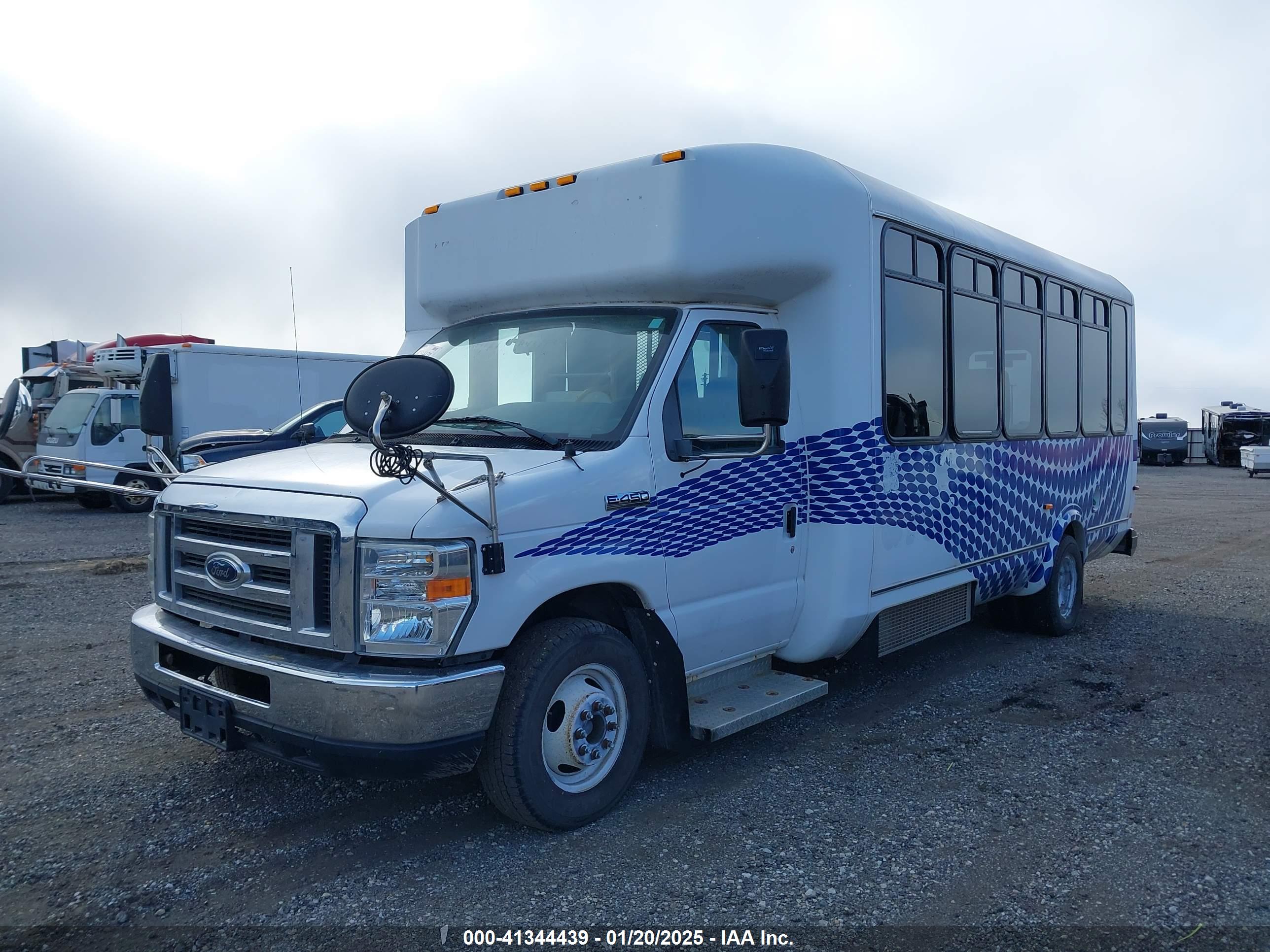 FORD E-450 image 2
