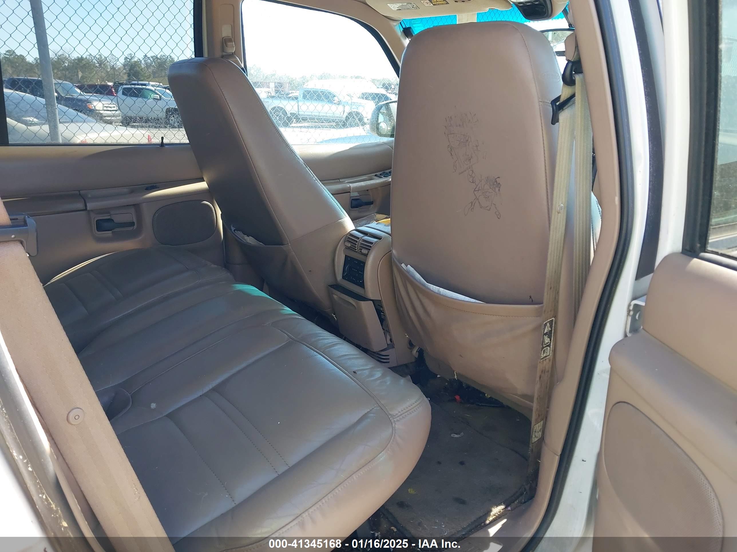 FORD EXPLORER image 8