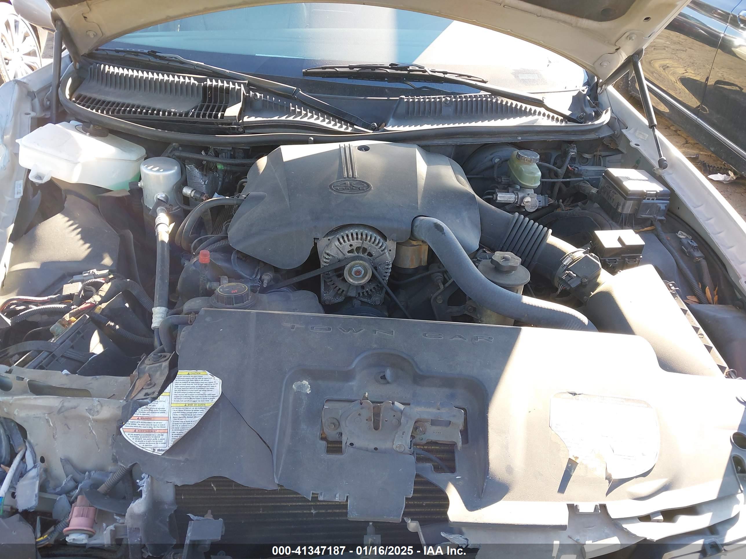 LINCOLN TOWN image 10
