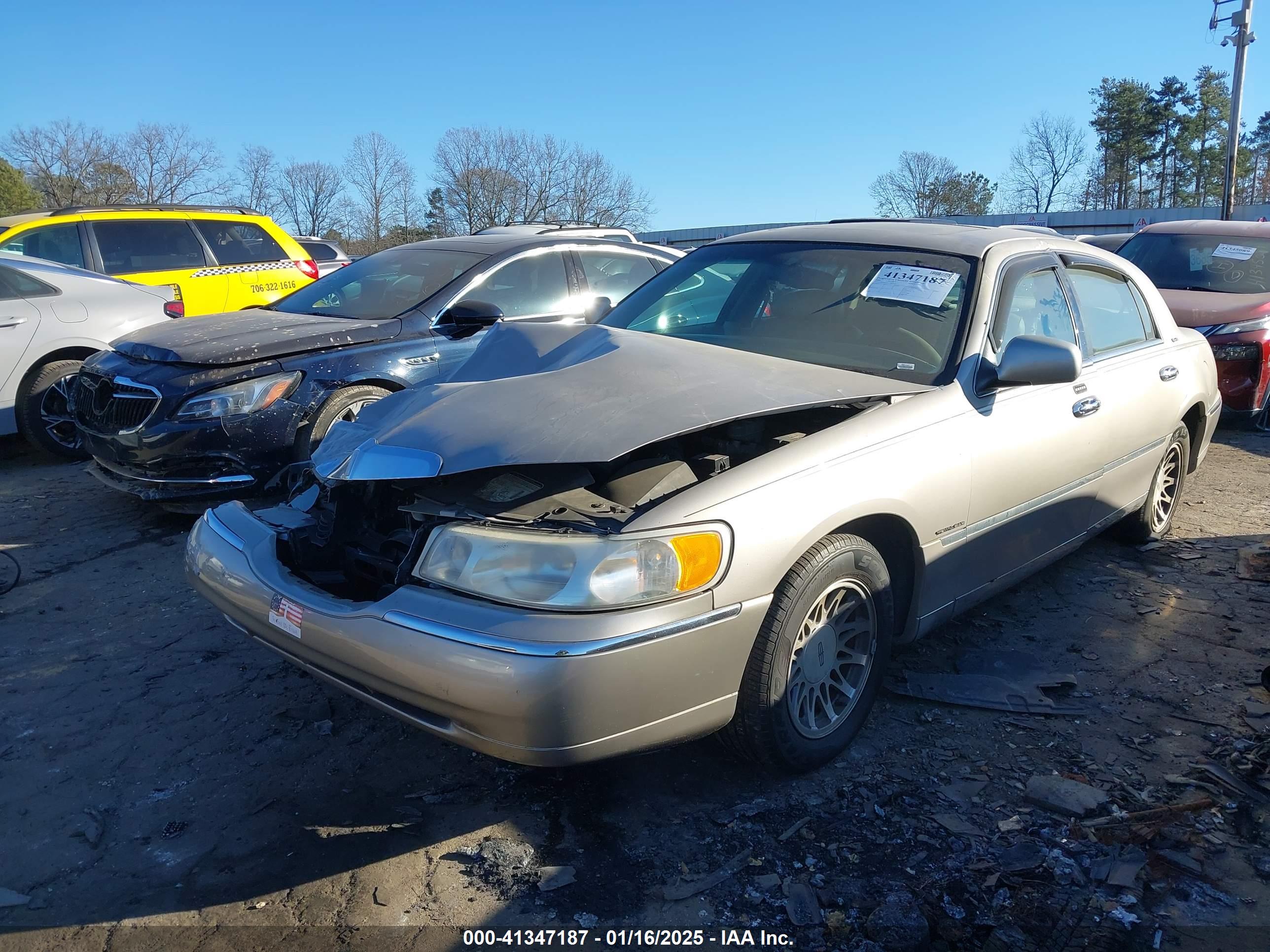 LINCOLN TOWN image 2
