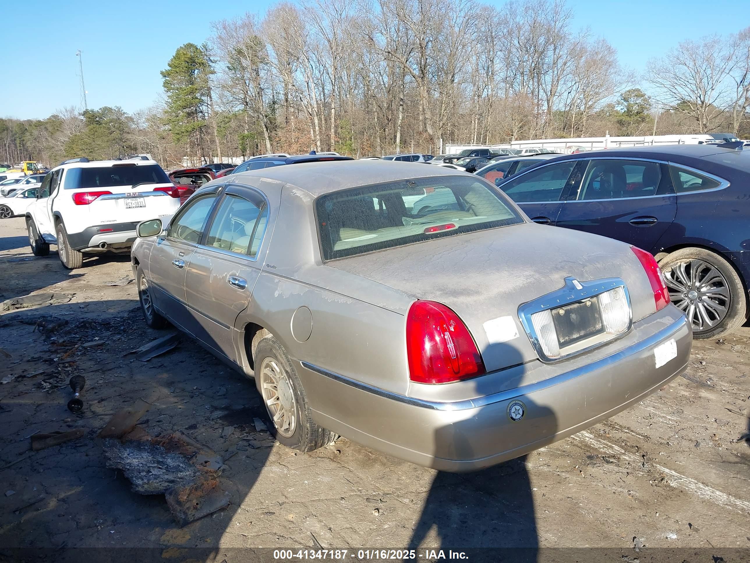 LINCOLN TOWN image 3
