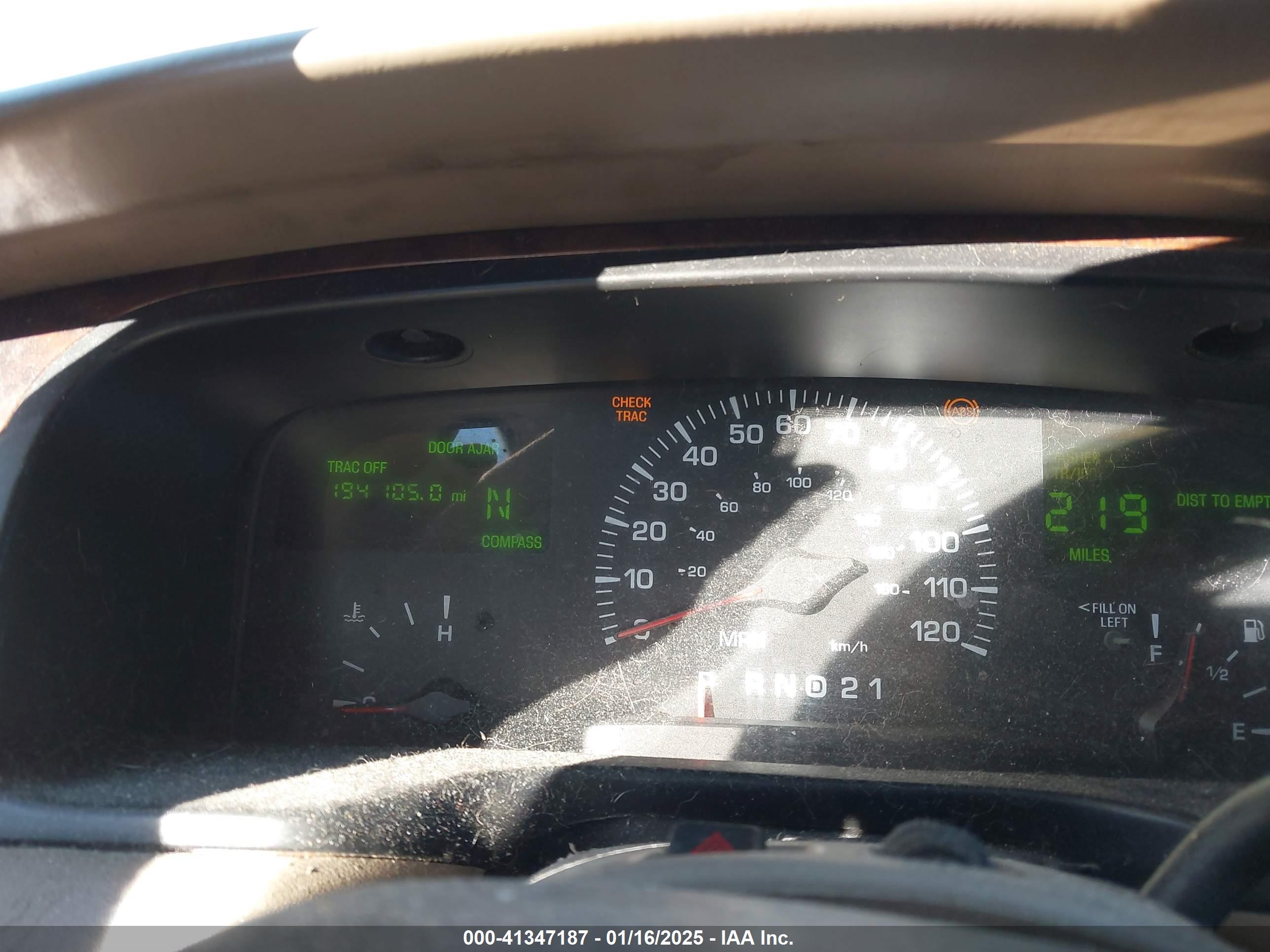 LINCOLN TOWN image 7