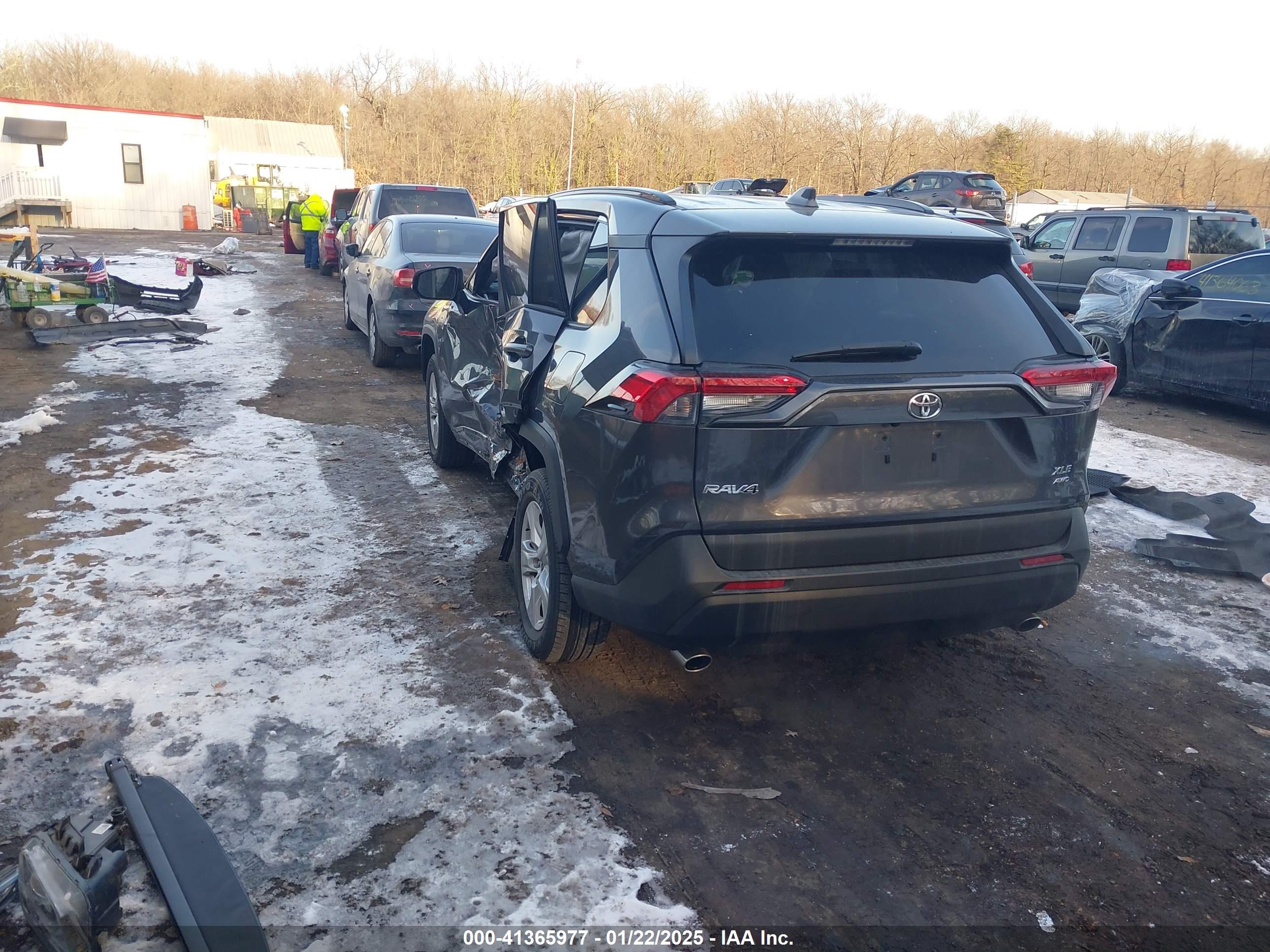 TOYOTA RAV4 image 3