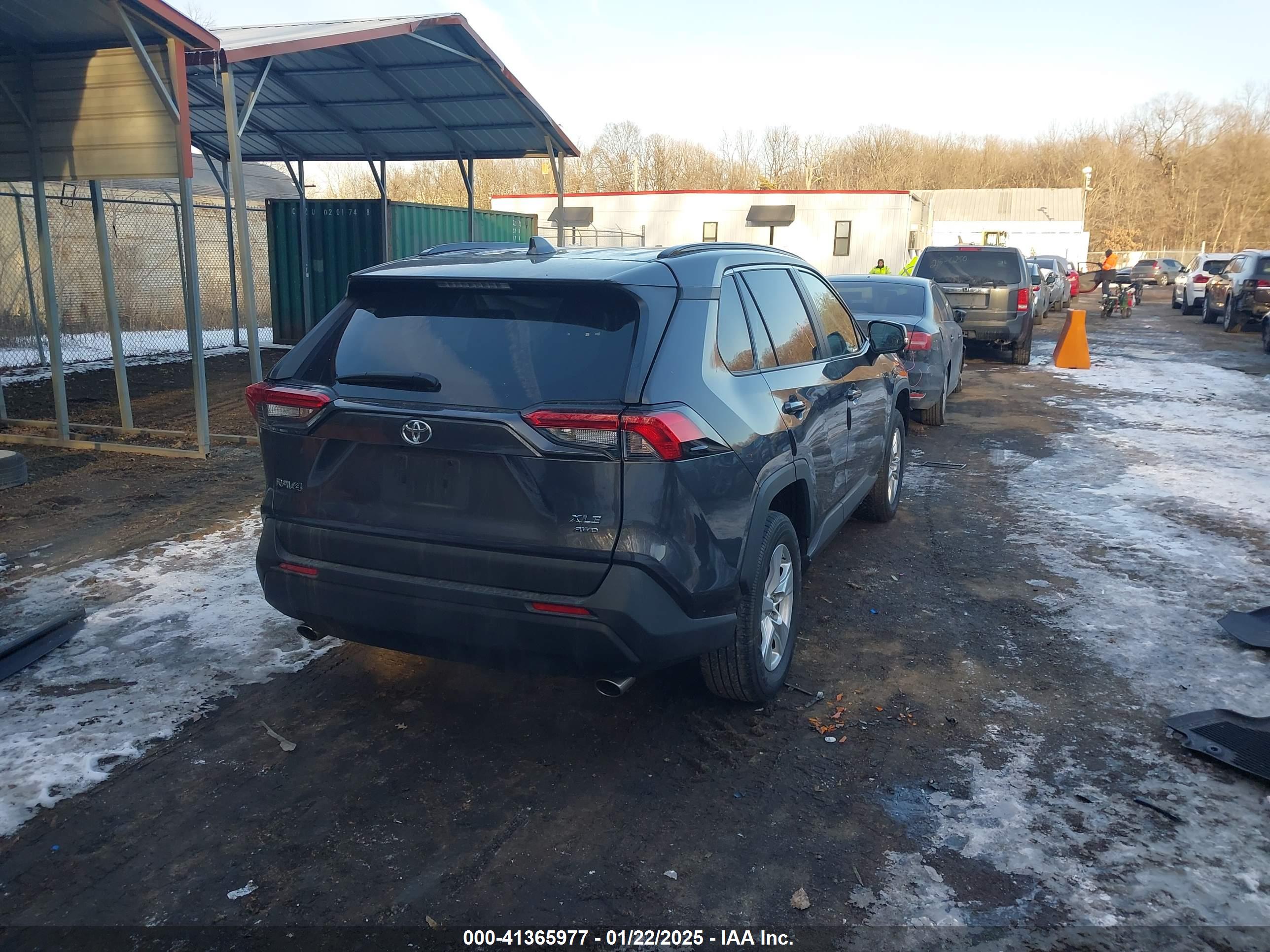 TOYOTA RAV4 image 4