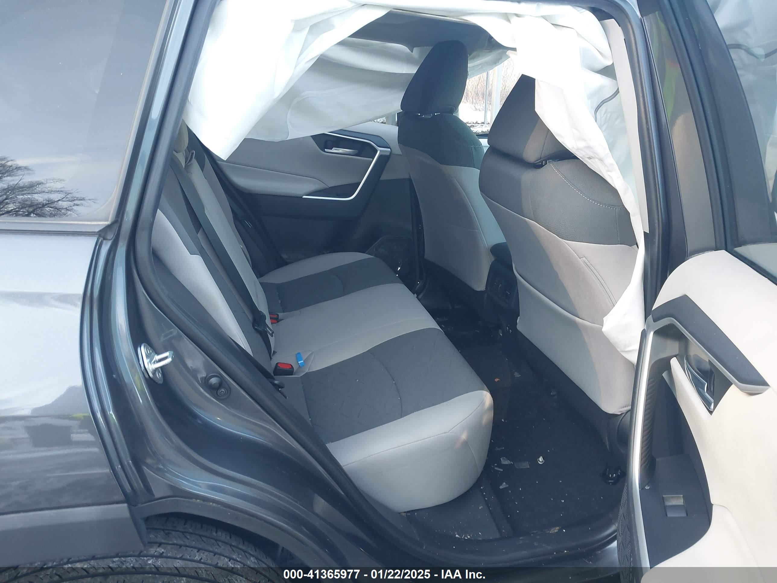 TOYOTA RAV4 image 8