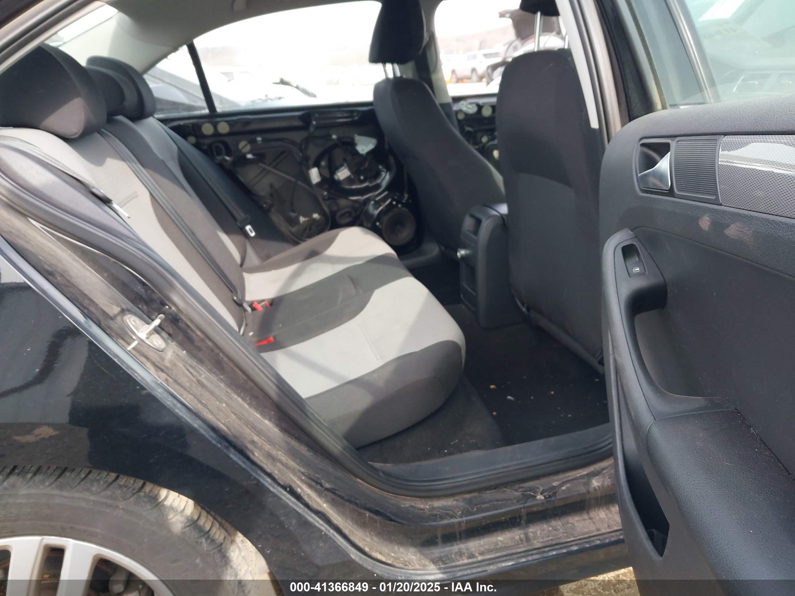 VOLKSWAGEN JETTA image 8