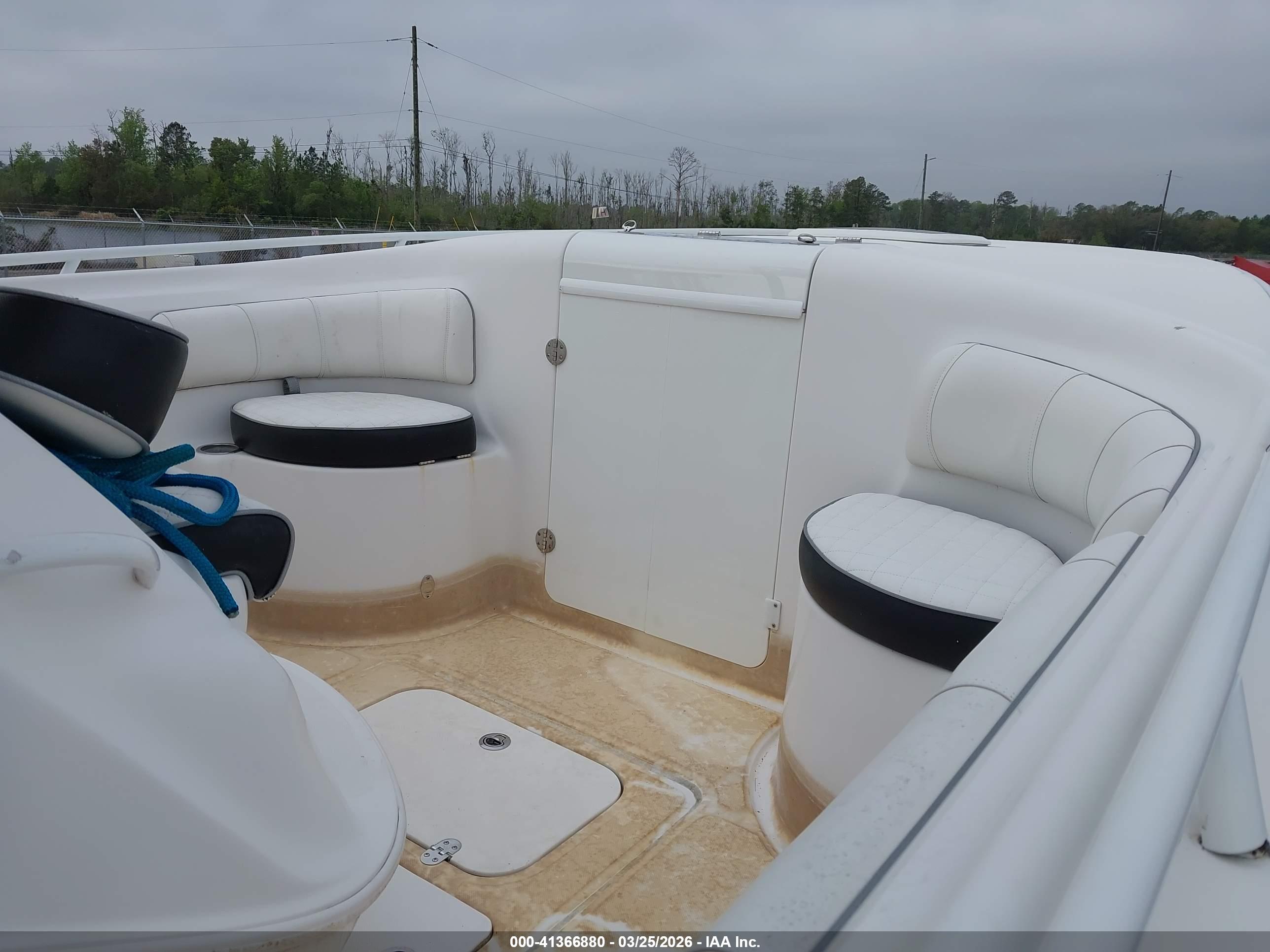 GLASSTREAM 32' image 5