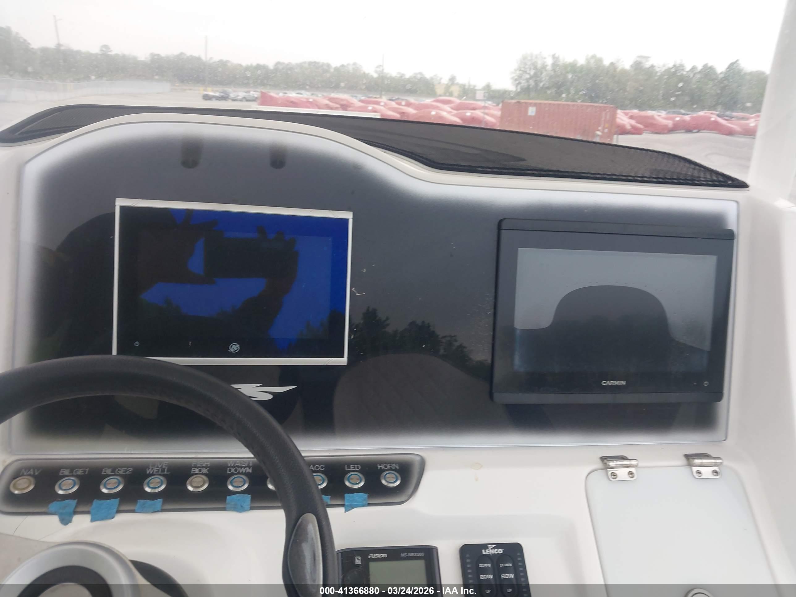 GLASSTREAM 32' image 7