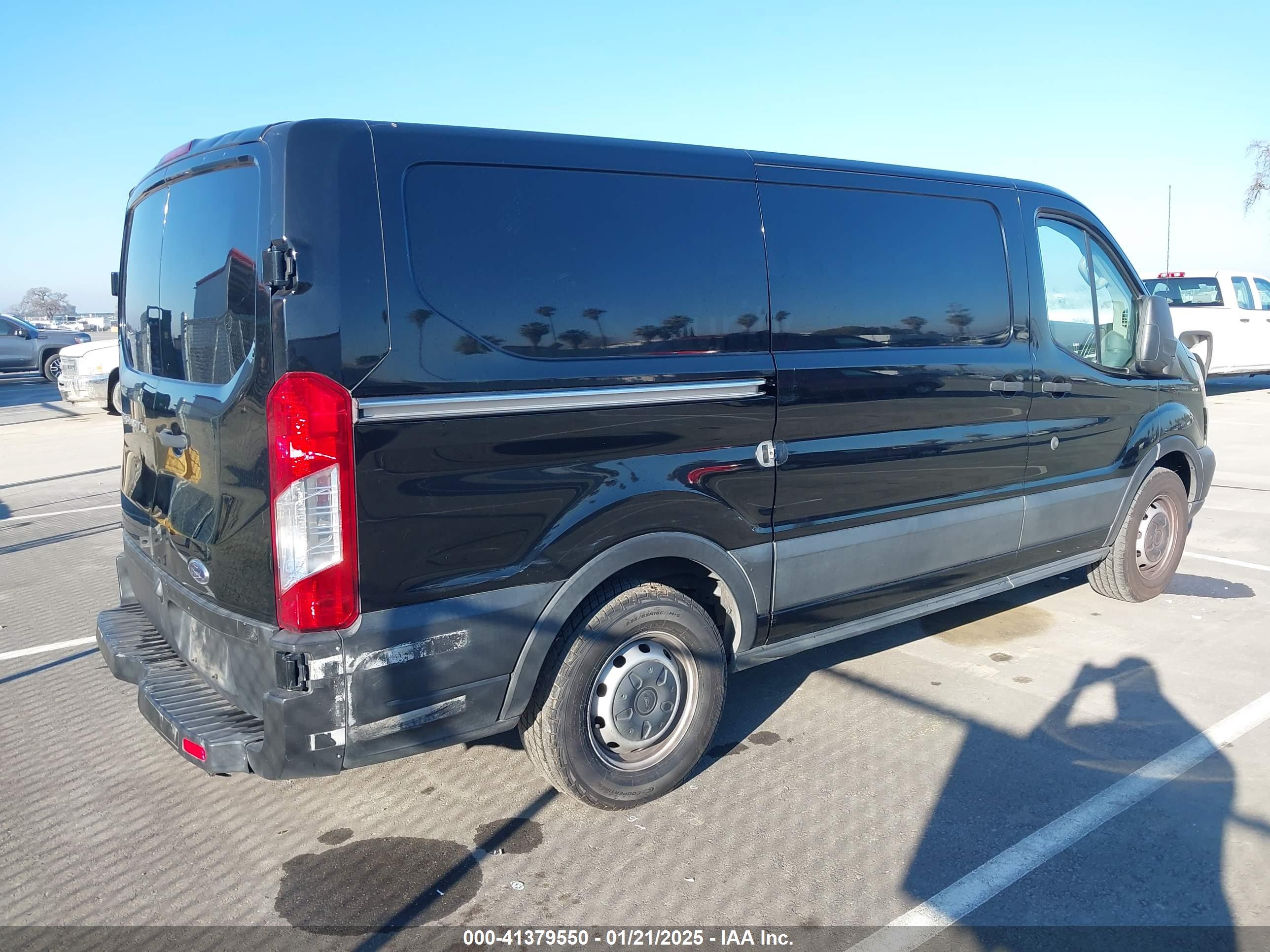 FORD TRANSIT-150 image 4