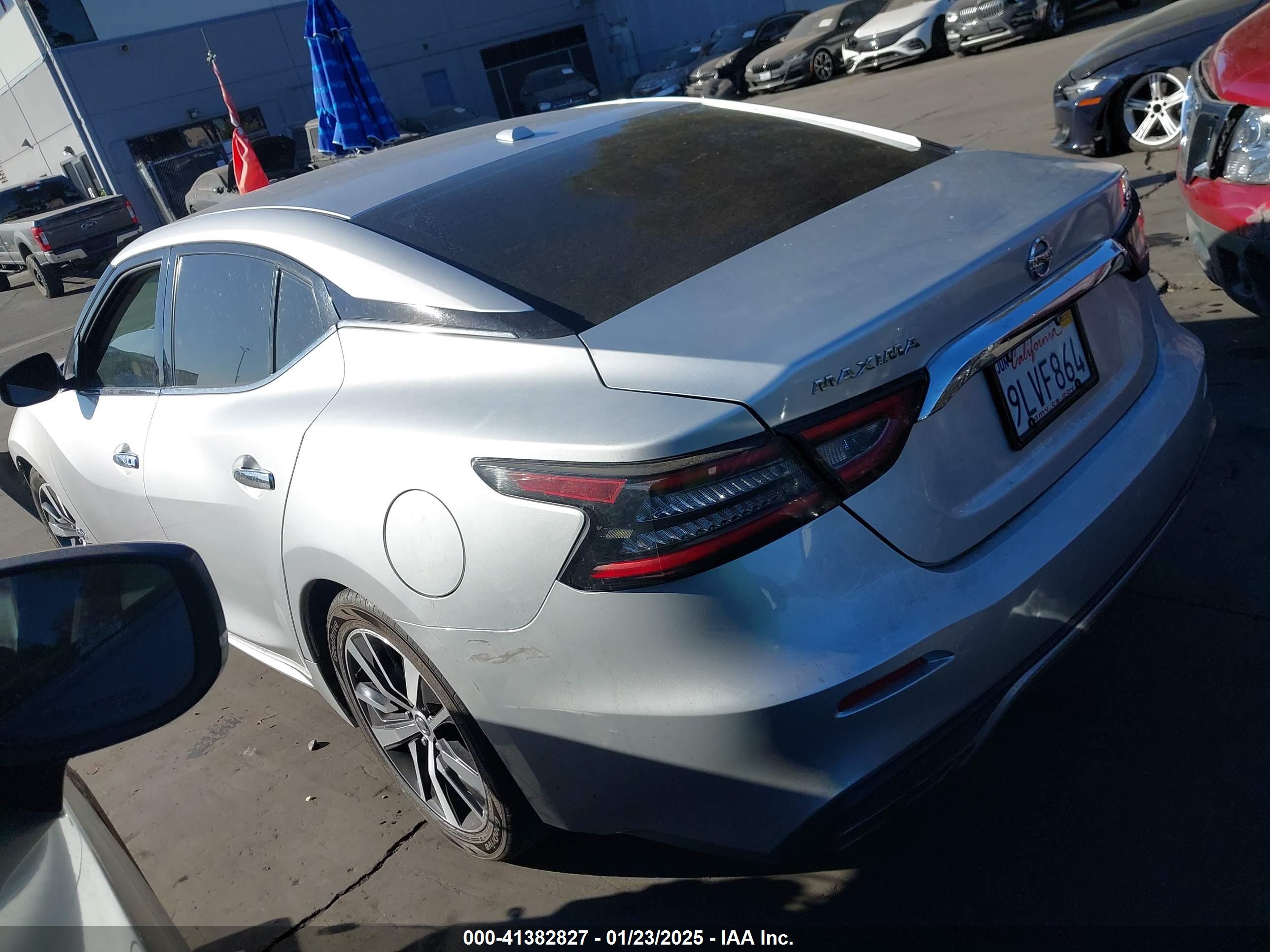 NISSAN MAXIMA image 3