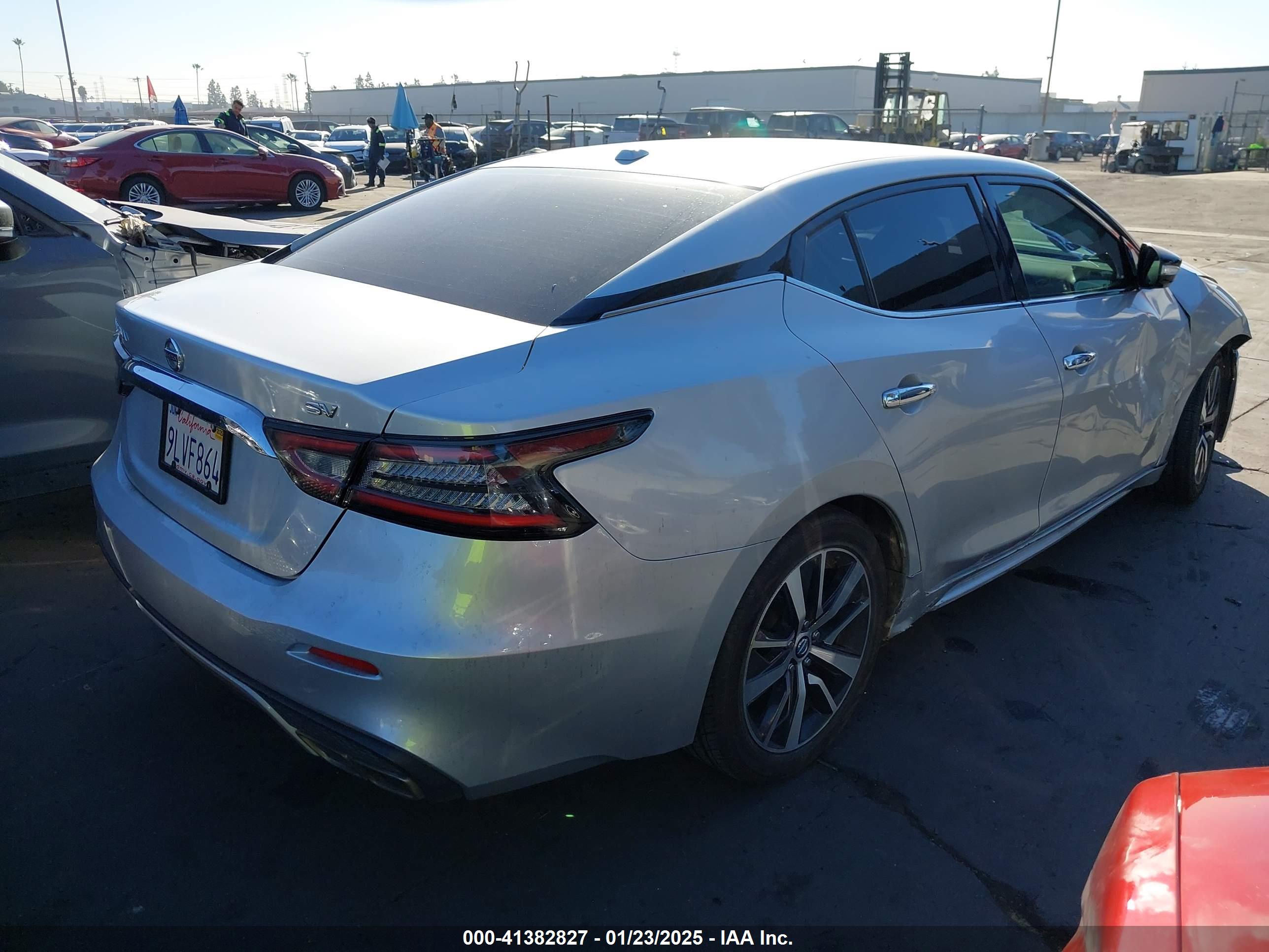 NISSAN MAXIMA image 4