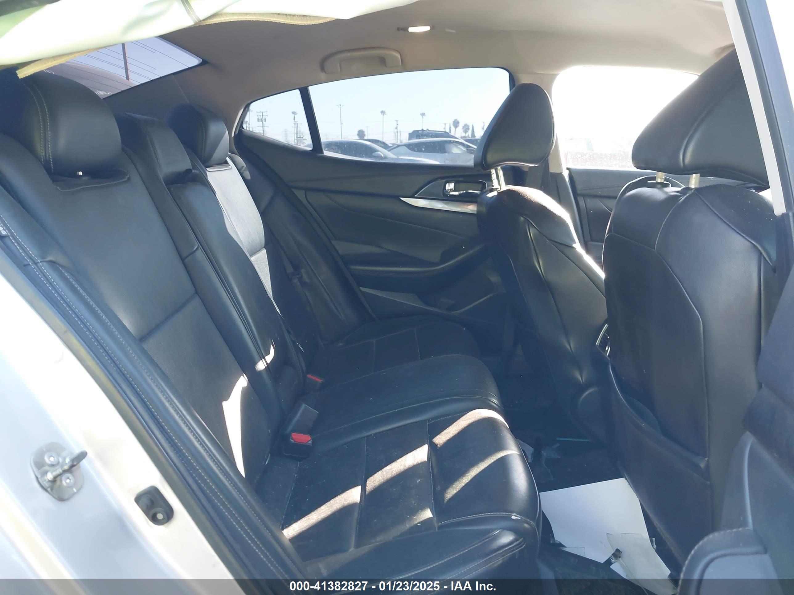 NISSAN MAXIMA image 8