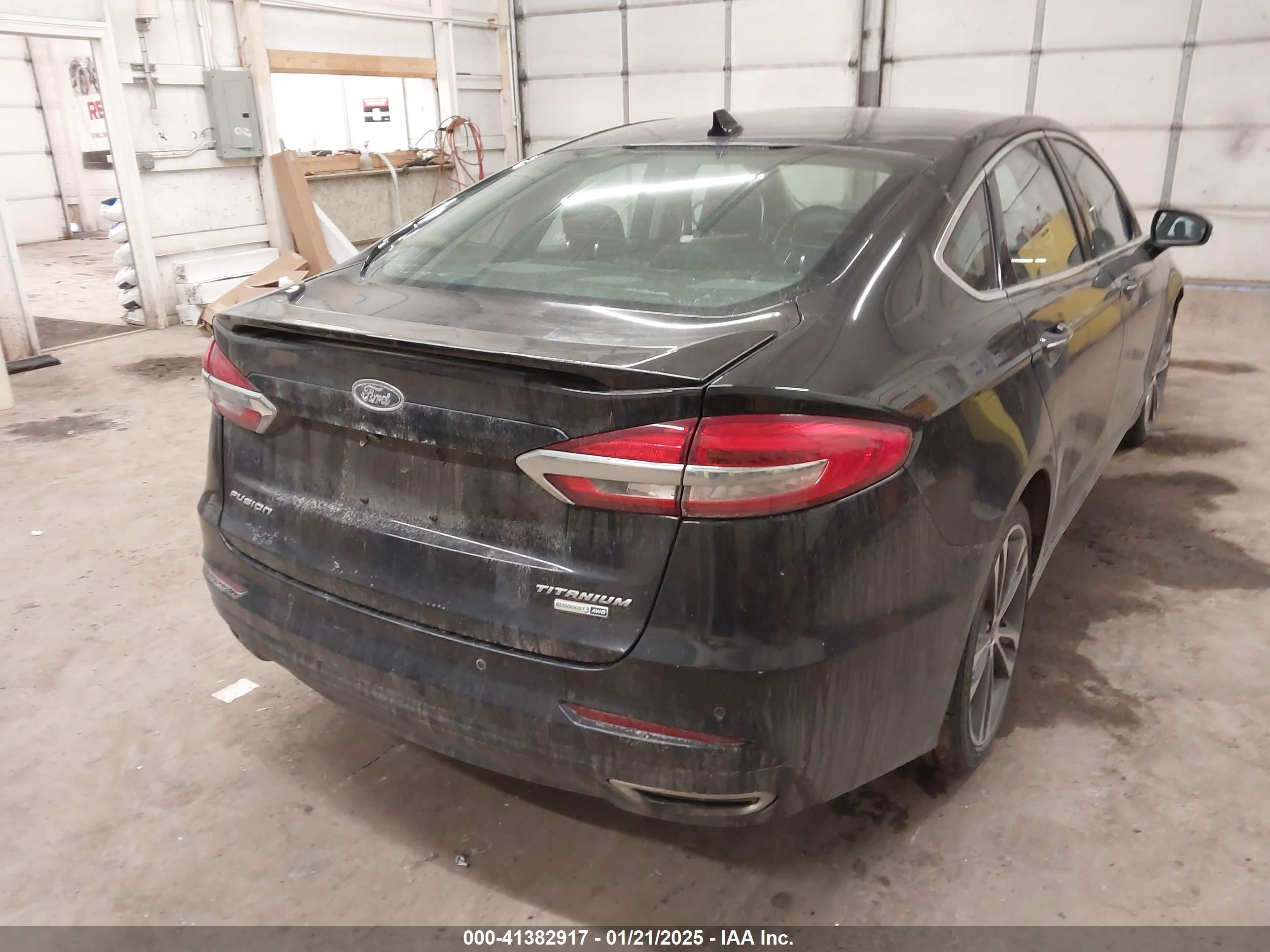 FORD FUSION image 4