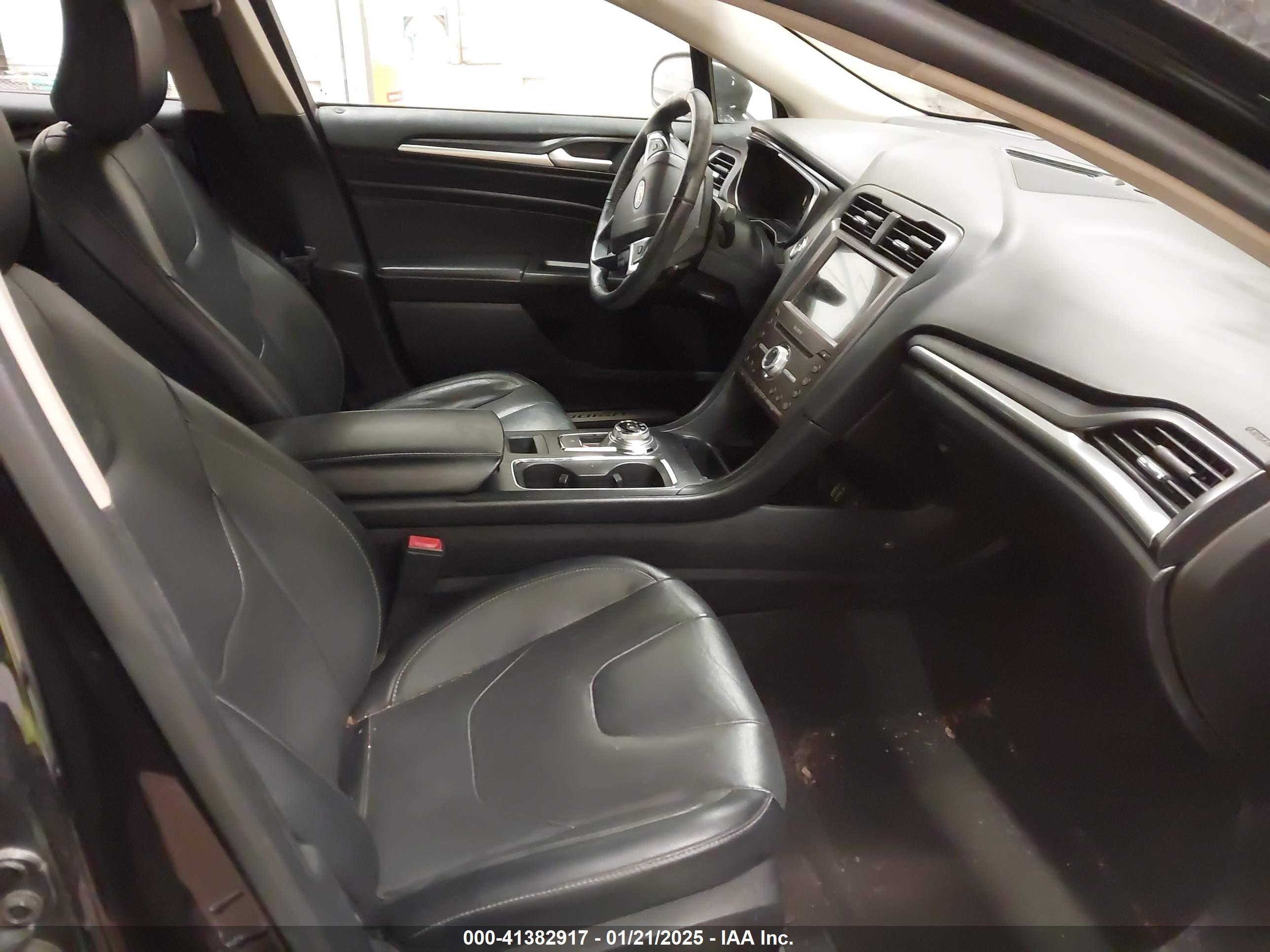 FORD FUSION image 5