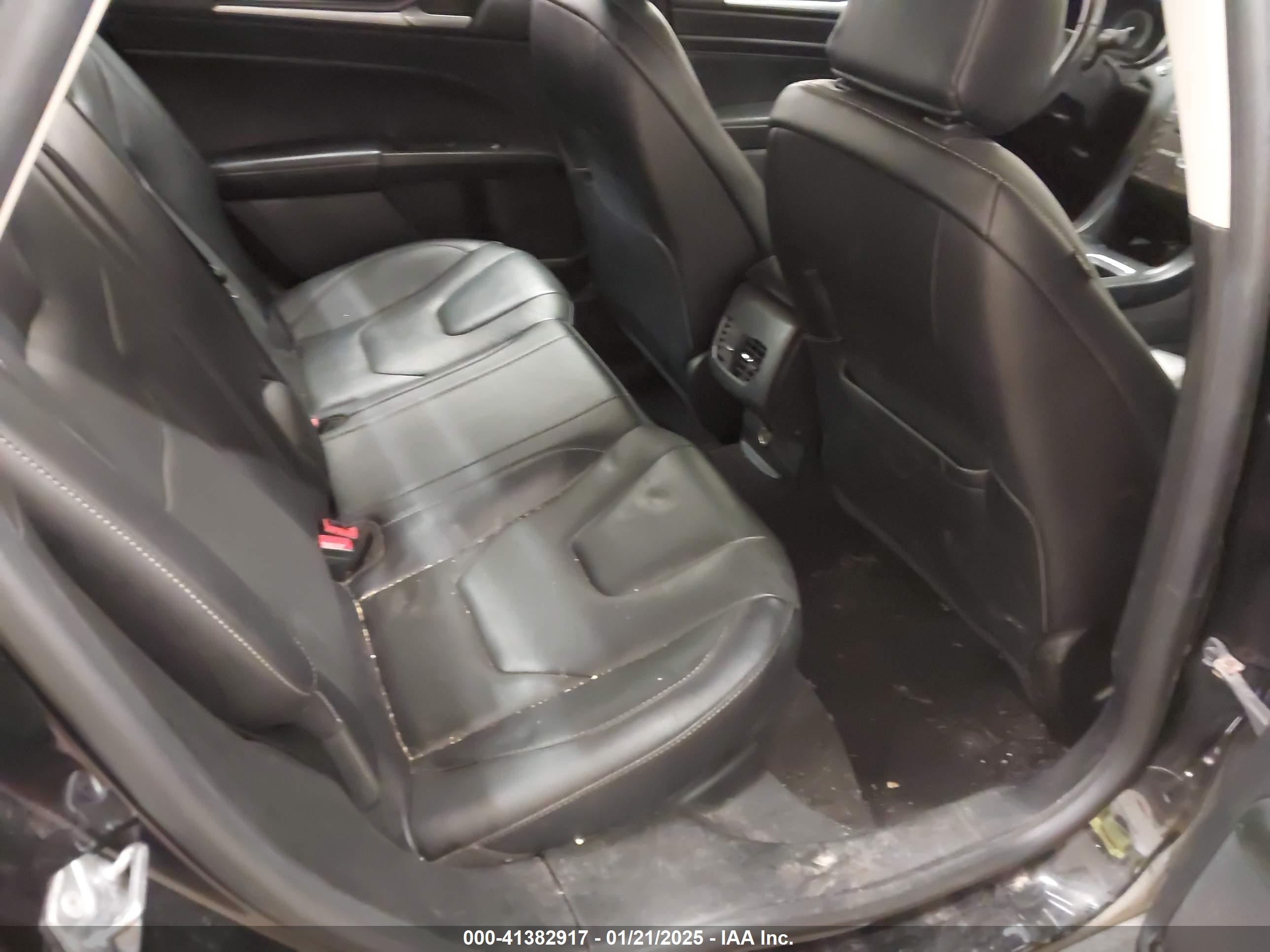 FORD FUSION image 8
