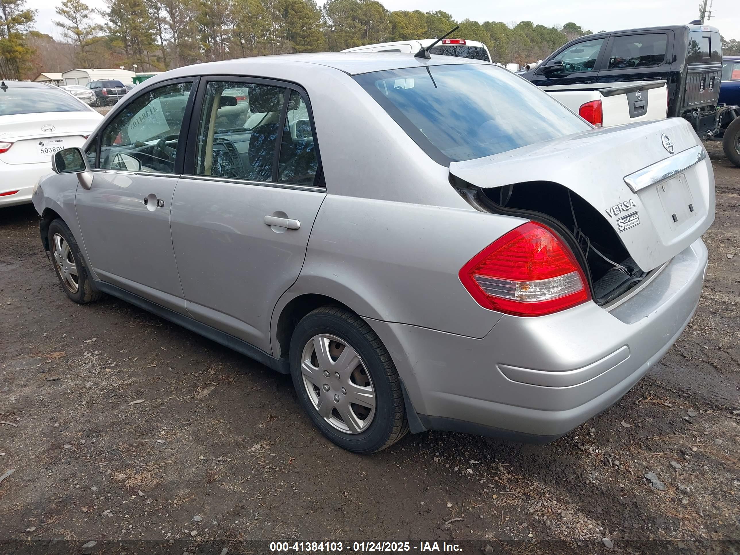 NISSAN VERSA image 3