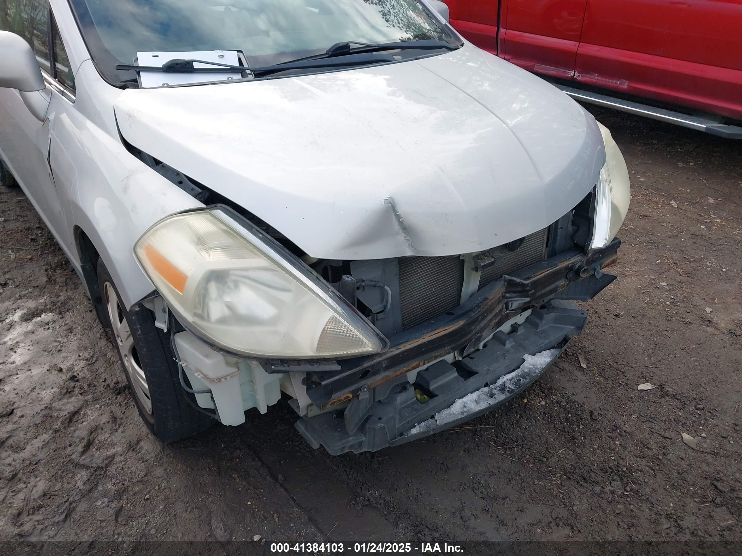 NISSAN VERSA image 6