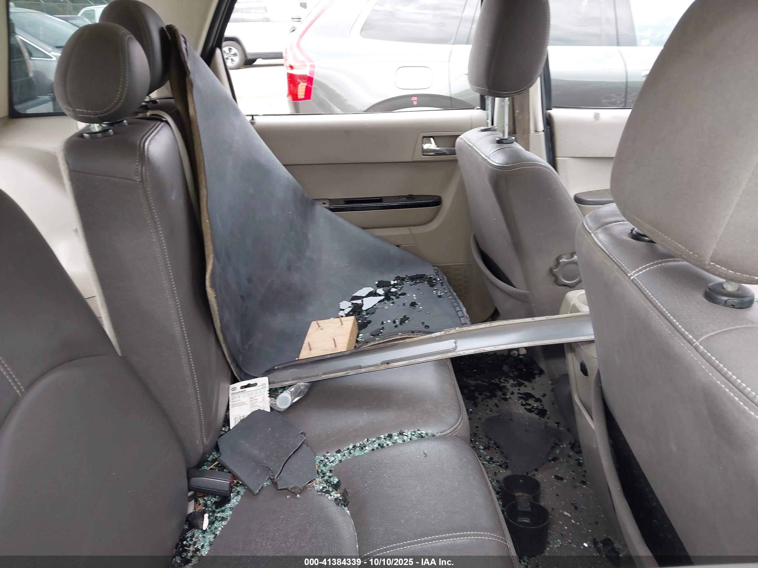 MAZDA TRIBUTE image 8